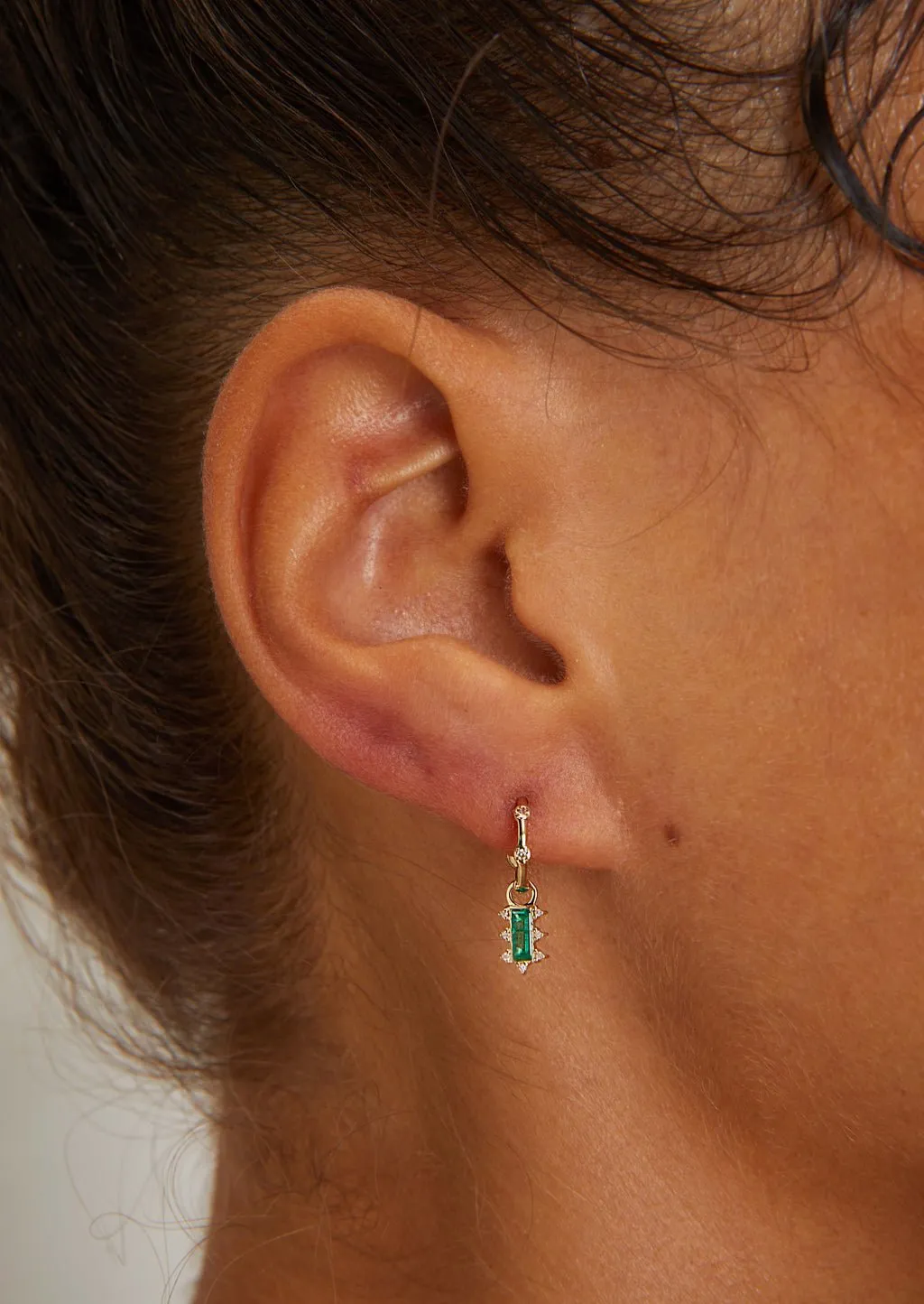 10k mosaic charm with emerald baguette - gold