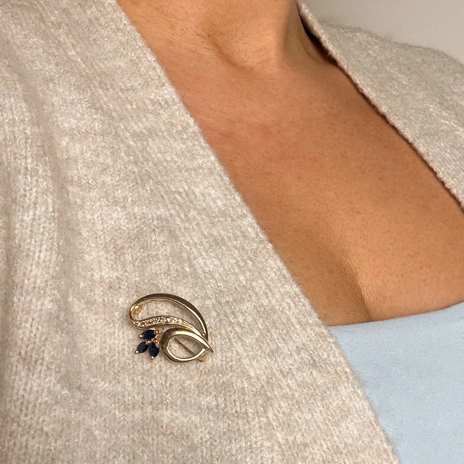 10K Yellow Gold Sapphire and Diamond Brooch | 0.69ctw, 0.14ctw