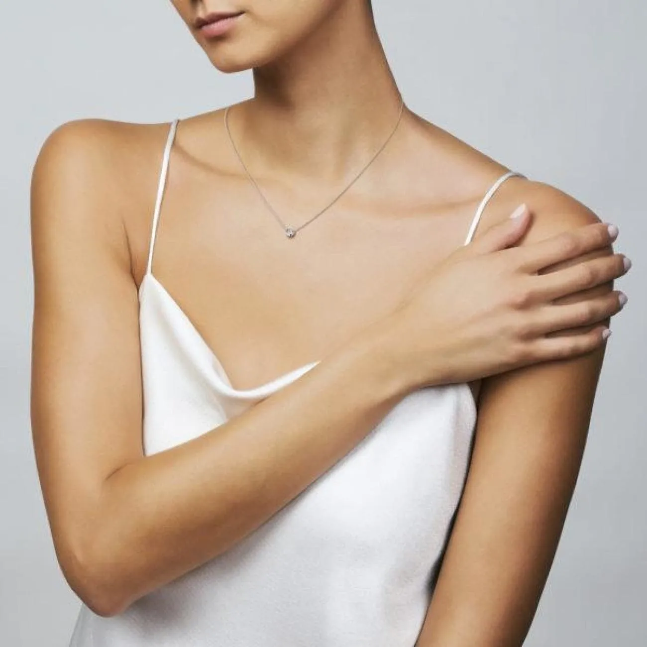18K BEZEL SET DIAMOND SOLITAIRE NECKLACE