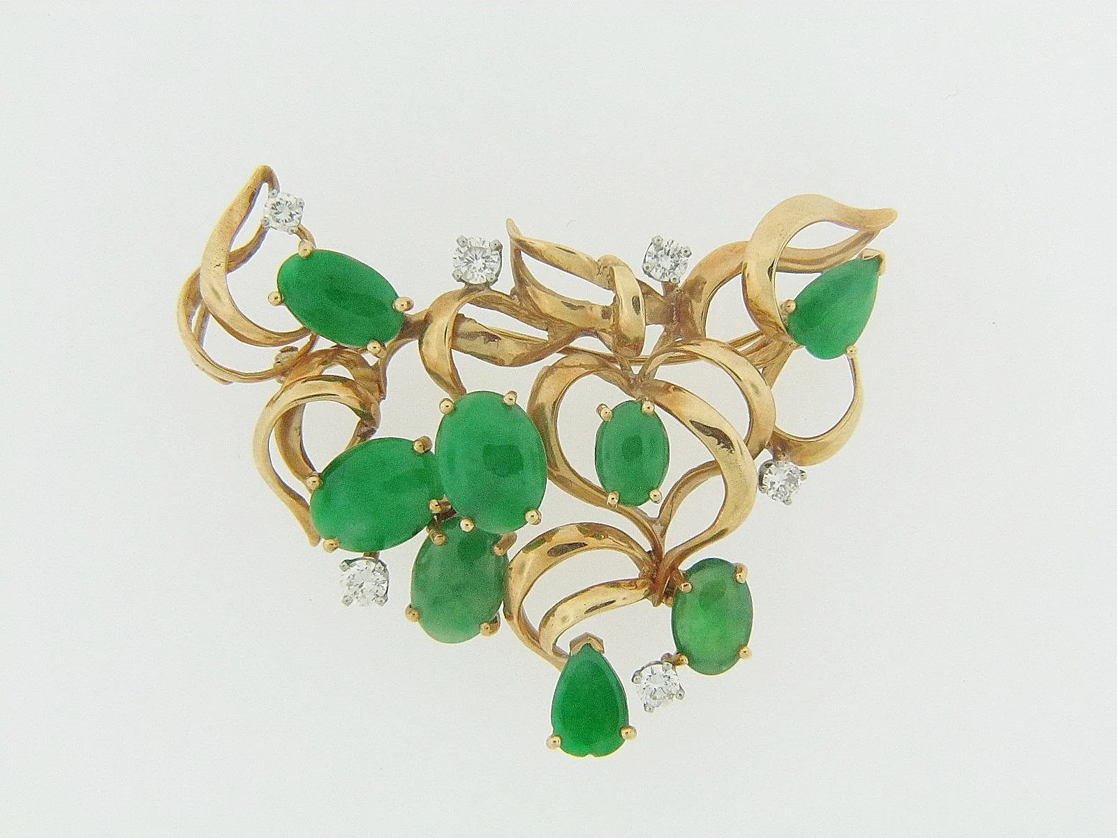 18K YELLOW GOLD JADE AND DIAMOND PENDANT / BROOCH