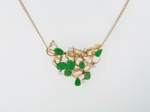 18K YELLOW GOLD JADE AND DIAMOND PENDANT / BROOCH
