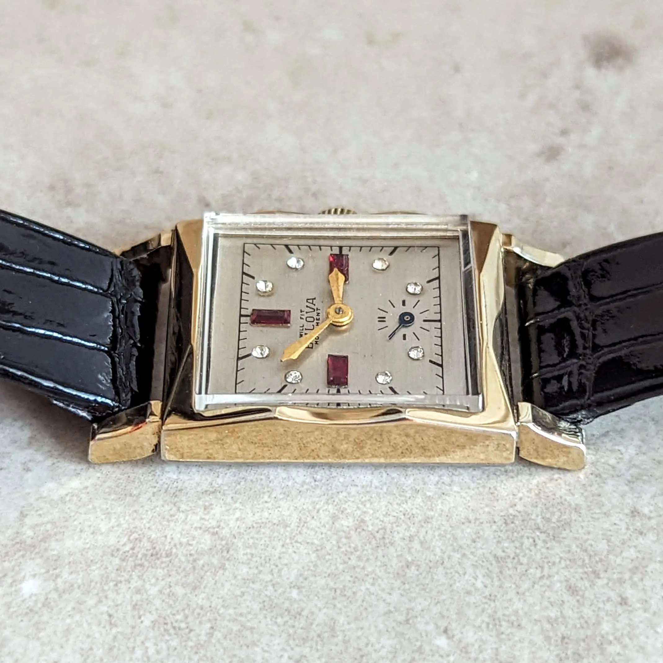 1946 Custom BULOVA Watch 17 Jewels Cal. 8AH Fancy Dial Swiss Made Wristwatch