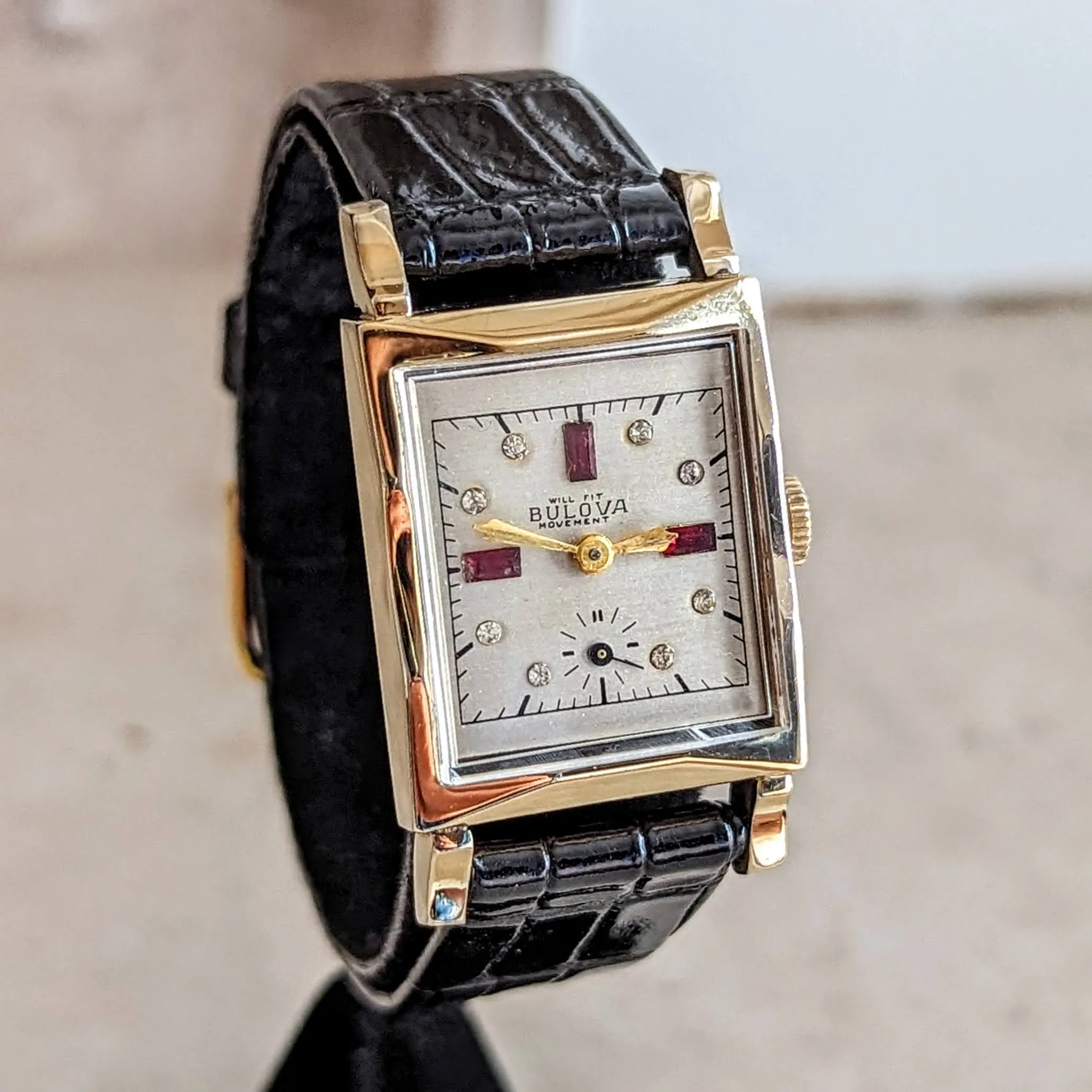 1946 Custom BULOVA Watch 17 Jewels Cal. 8AH Fancy Dial Swiss Made Wristwatch