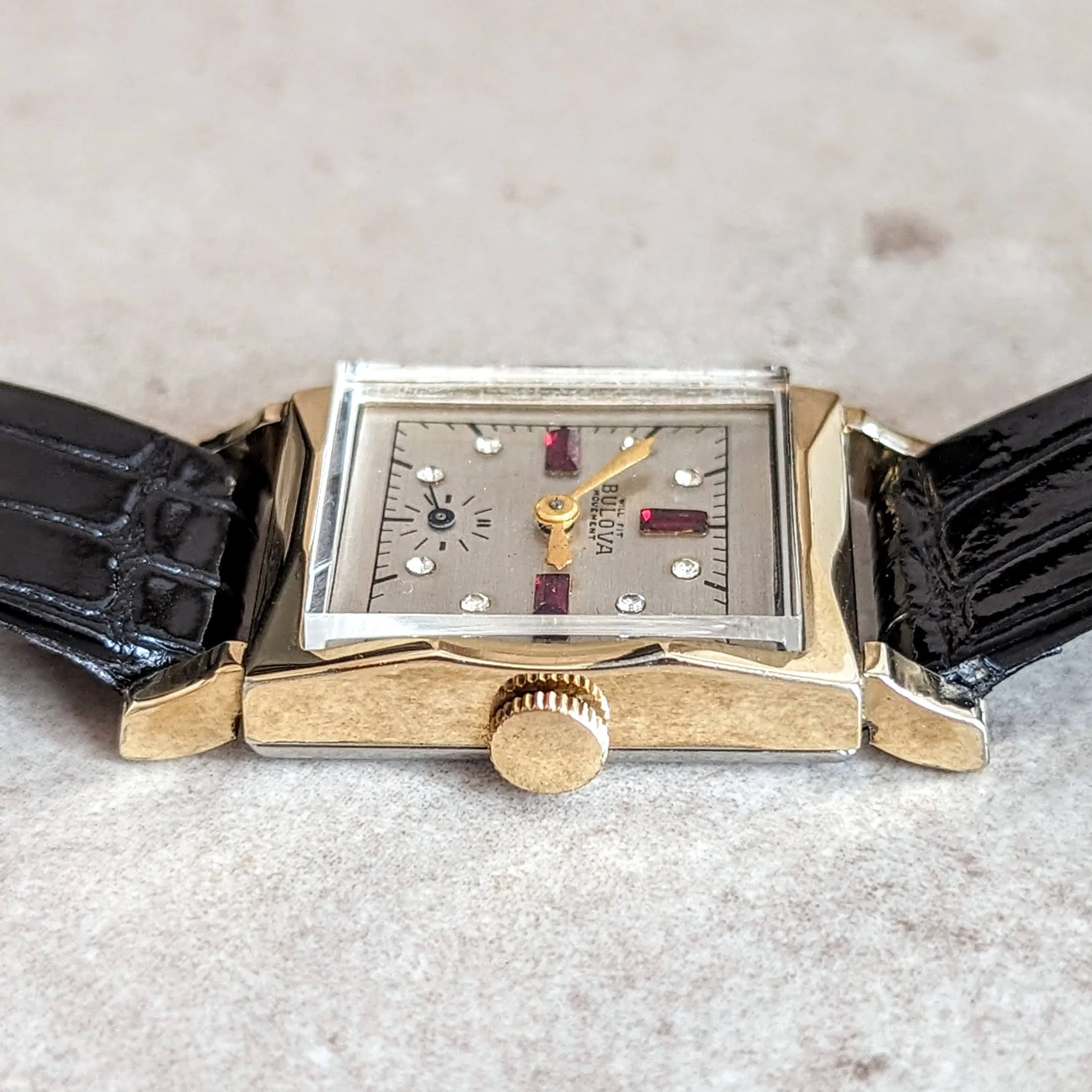 1946 Custom BULOVA Watch 17 Jewels Cal. 8AH Fancy Dial Swiss Made Wristwatch