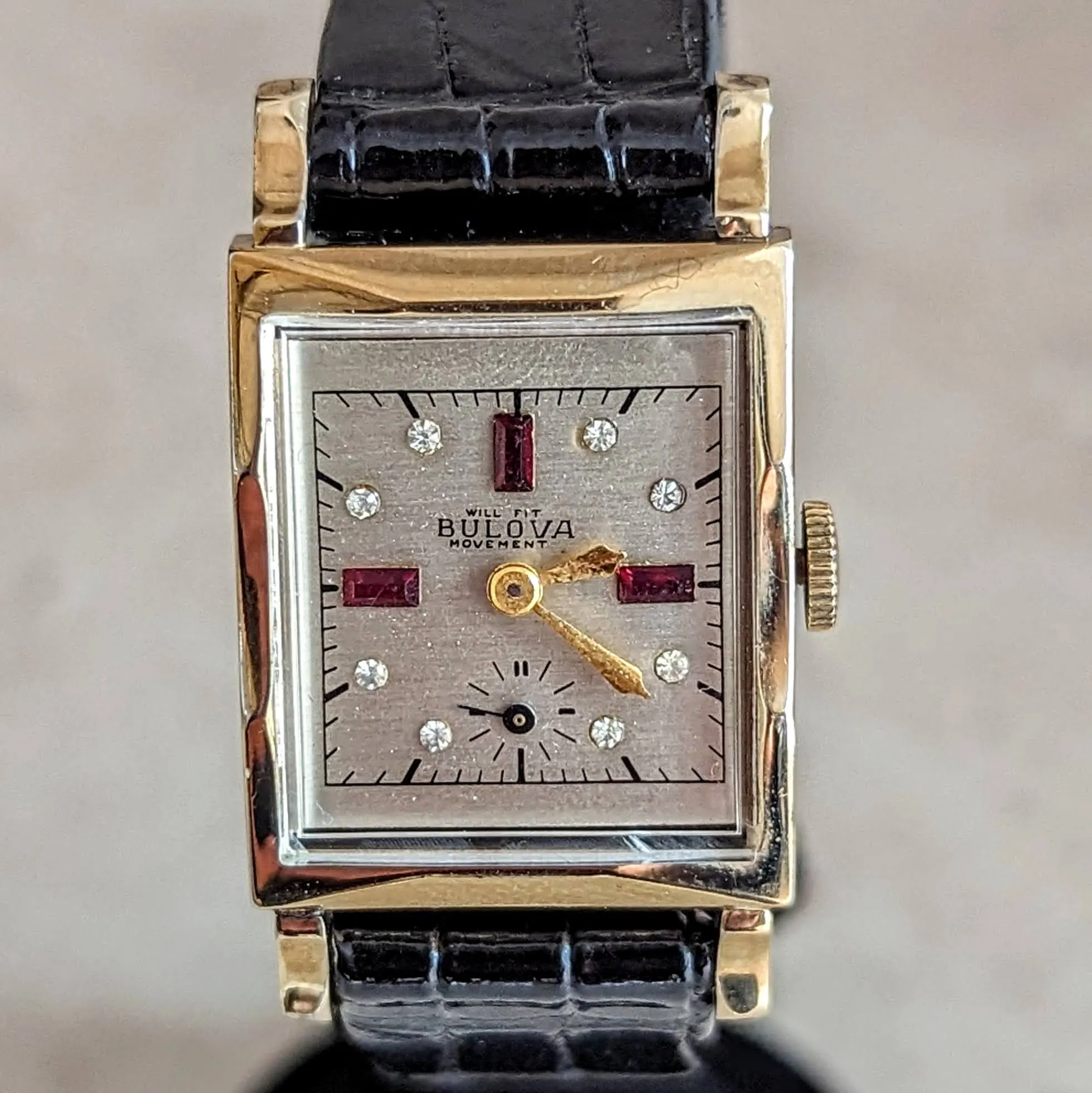 1946 Custom BULOVA Watch 17 Jewels Cal. 8AH Fancy Dial Swiss Made Wristwatch