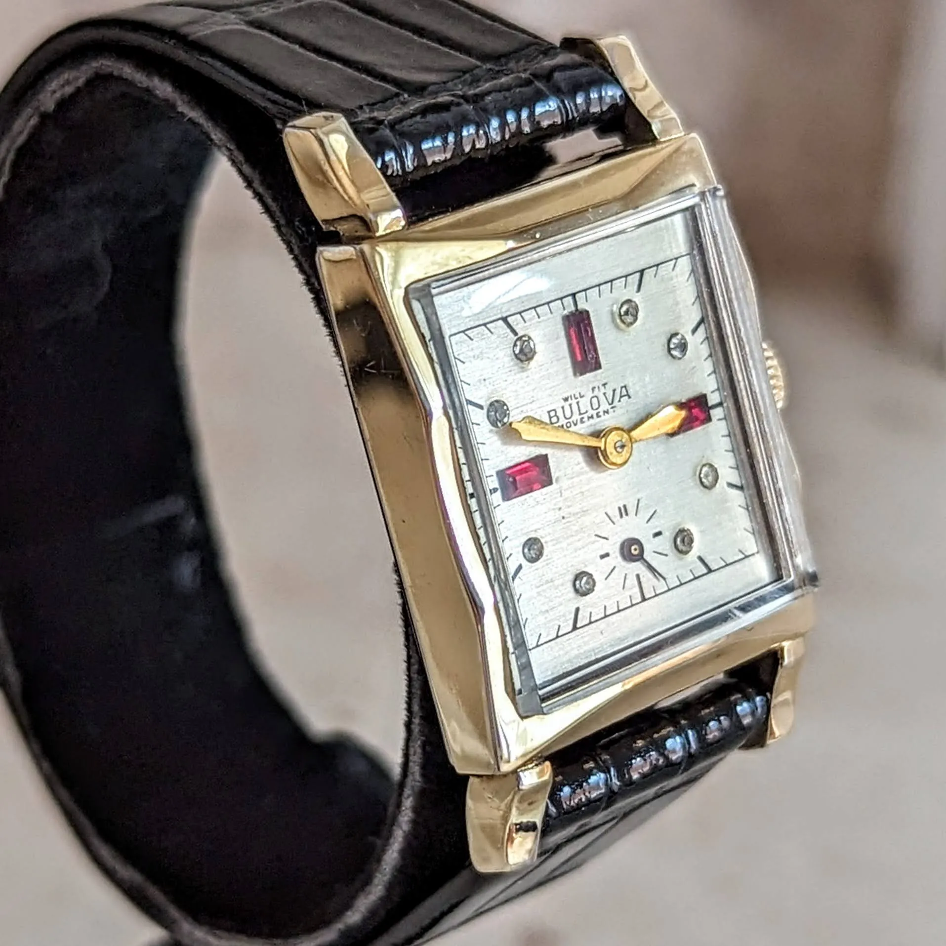 1946 Custom BULOVA Watch 17 Jewels Cal. 8AH Fancy Dial Swiss Made Wristwatch