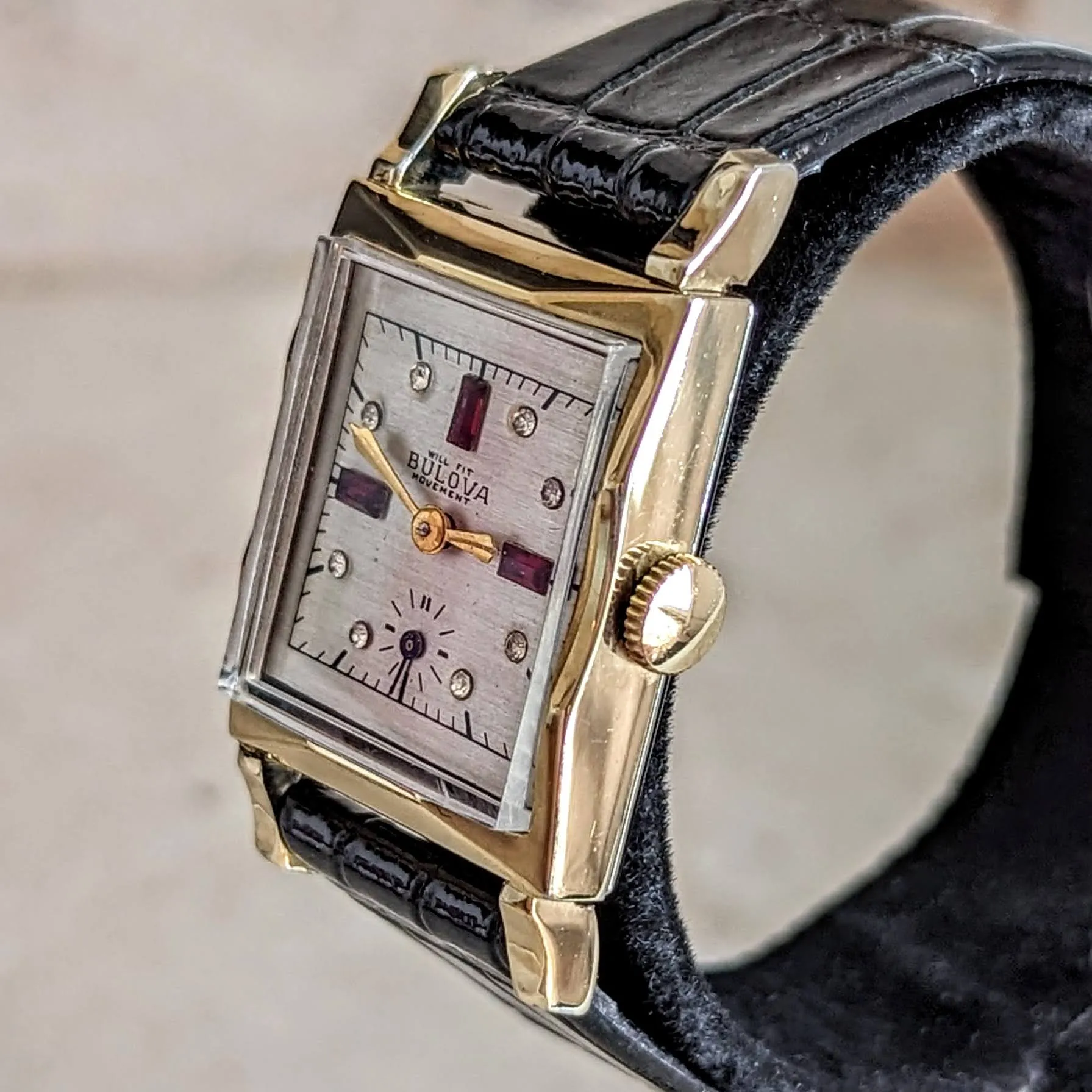 1946 Custom BULOVA Watch 17 Jewels Cal. 8AH Fancy Dial Swiss Made Wristwatch