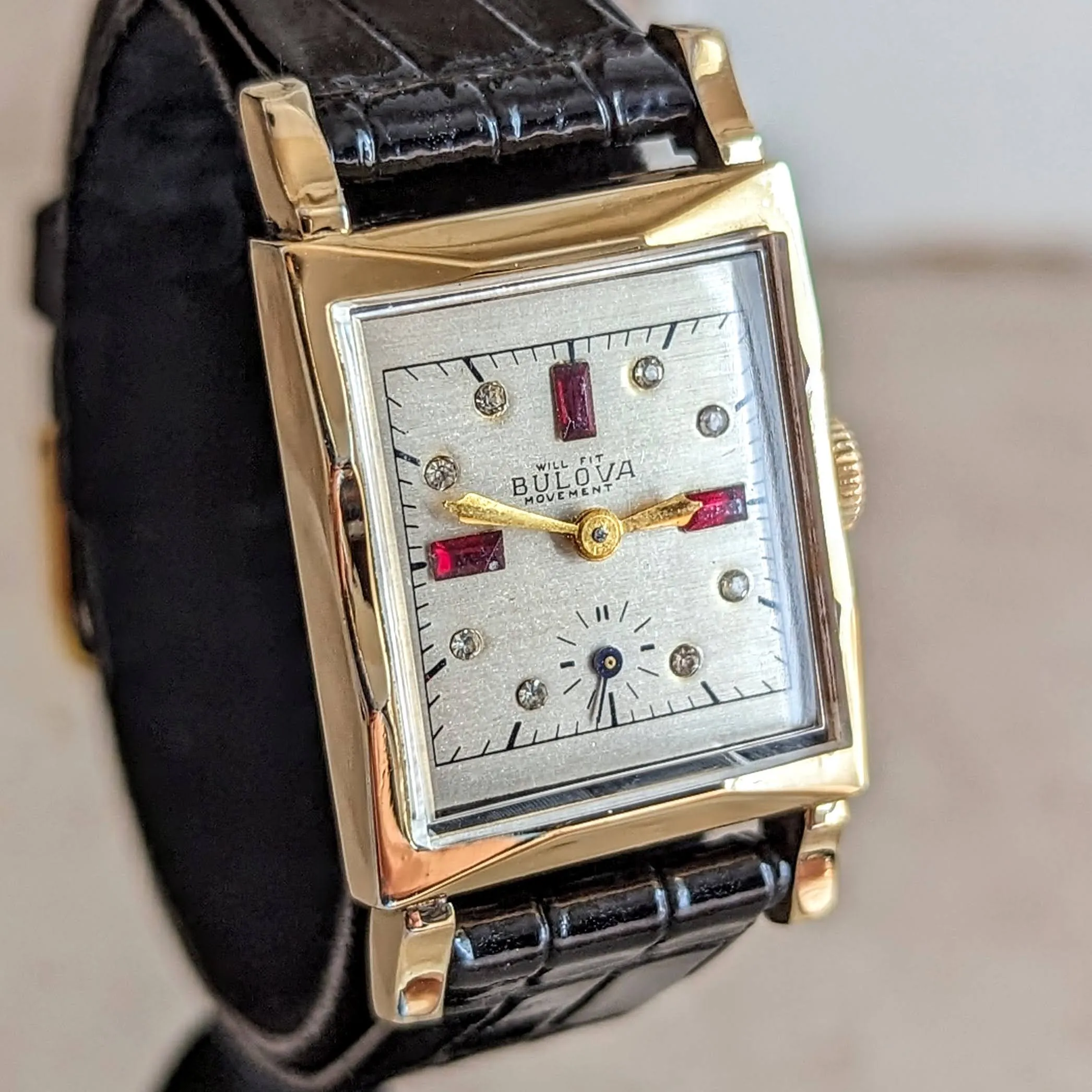 1946 Custom BULOVA Watch 17 Jewels Cal. 8AH Fancy Dial Swiss Made Wristwatch