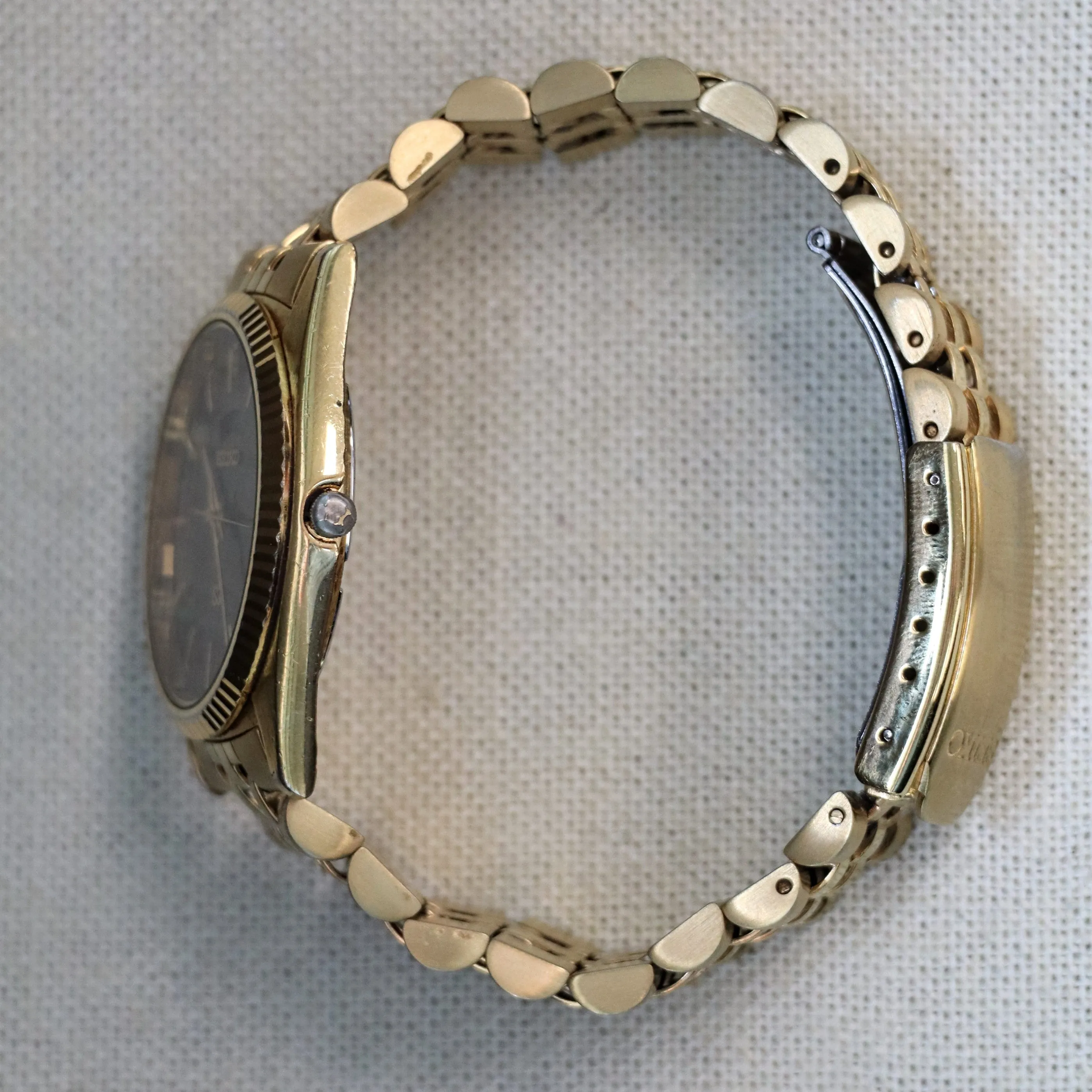 1990 SEIKO SQ Quartz Watch Day/Date 5Y23 Coin Edge Bezel and Original Bracelet