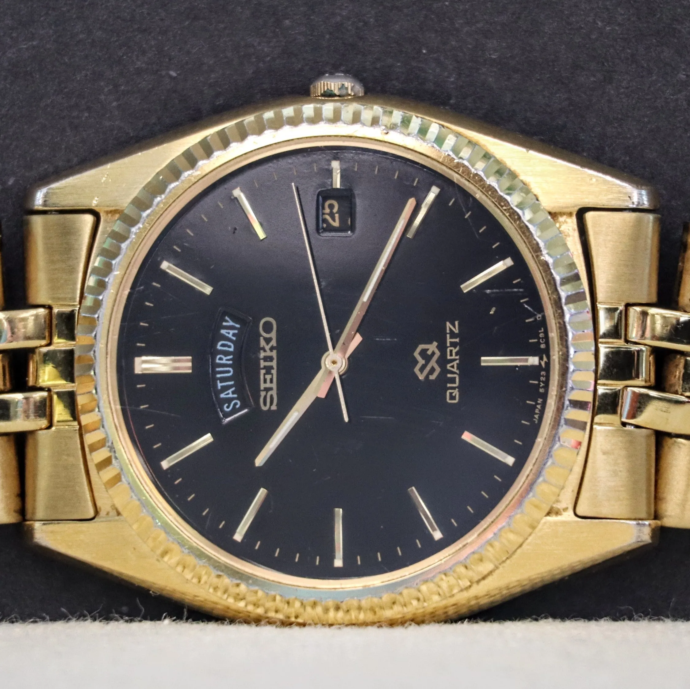 1990 SEIKO SQ Quartz Watch Day/Date 5Y23 Coin Edge Bezel and Original Bracelet