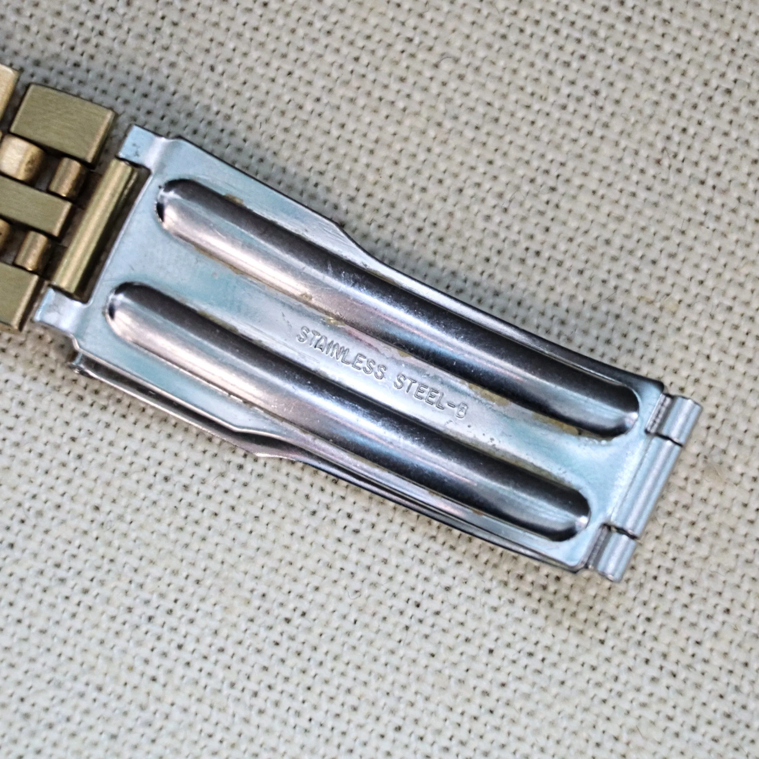 1990 SEIKO SQ Quartz Watch Day/Date 5Y23 Coin Edge Bezel and Original Bracelet