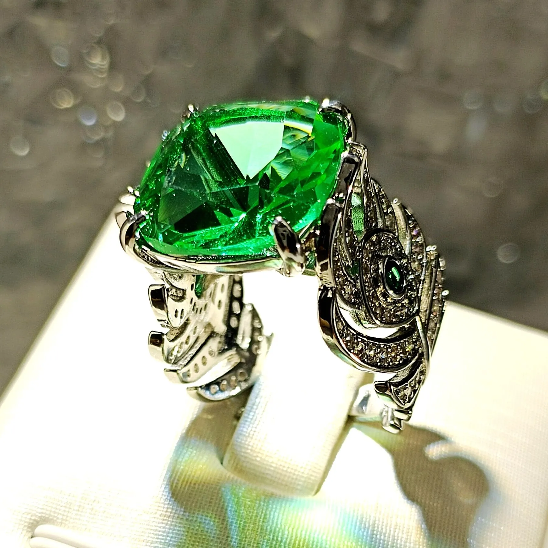 Art Nouveau Stylish Green Peacock Feather Band Square Stone Solitaire Adjustable Rings for Costume Accessory