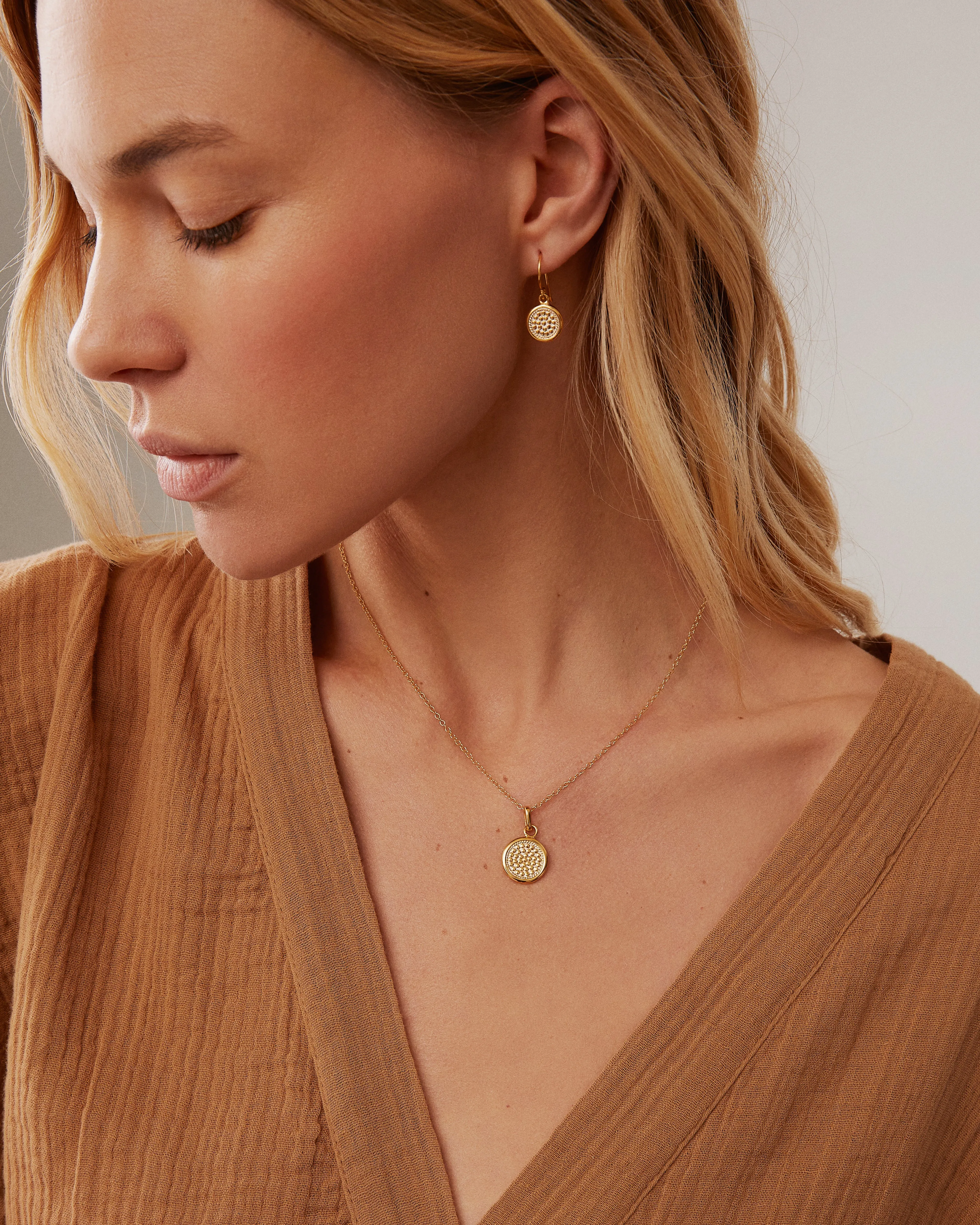 Classic Medium Circle Necklace - Gold
