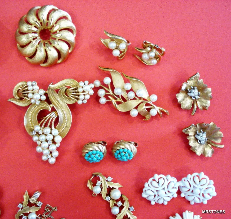 Crown Trifari Assorted 14 pc Jewelry Lot
