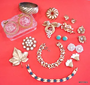 Crown Trifari Assorted 14 pc Jewelry Lot
