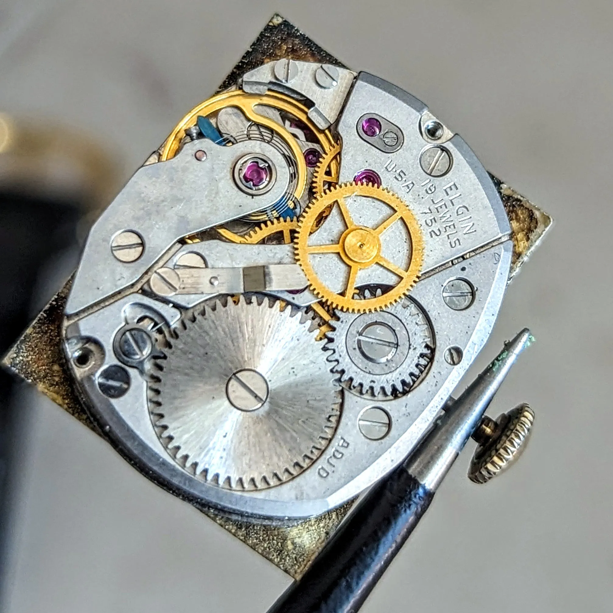 ELGIN DuraPower Wristwatch Cal. 752 ADJ’D 19 Jewels U.S.A Made Watch