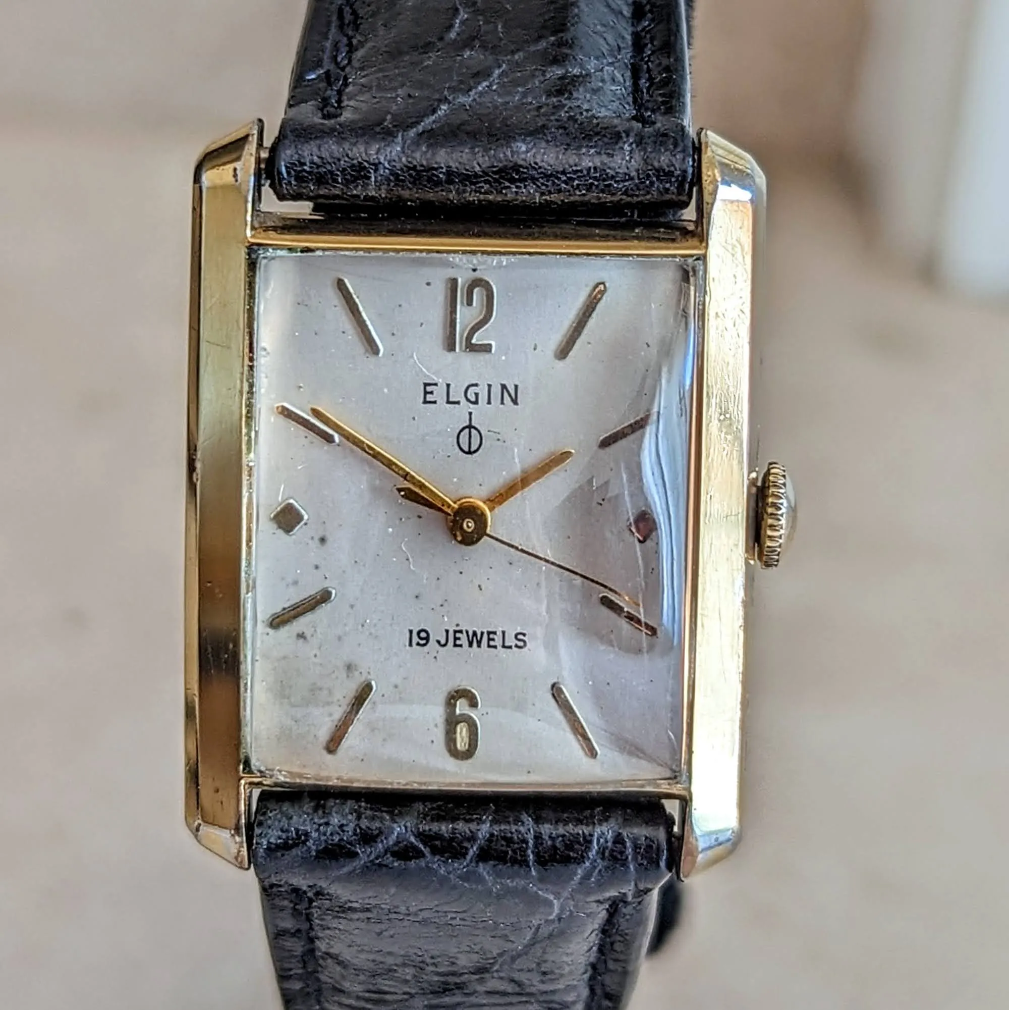 ELGIN DuraPower Wristwatch Cal. 752 ADJ’D 19 Jewels U.S.A Made Watch