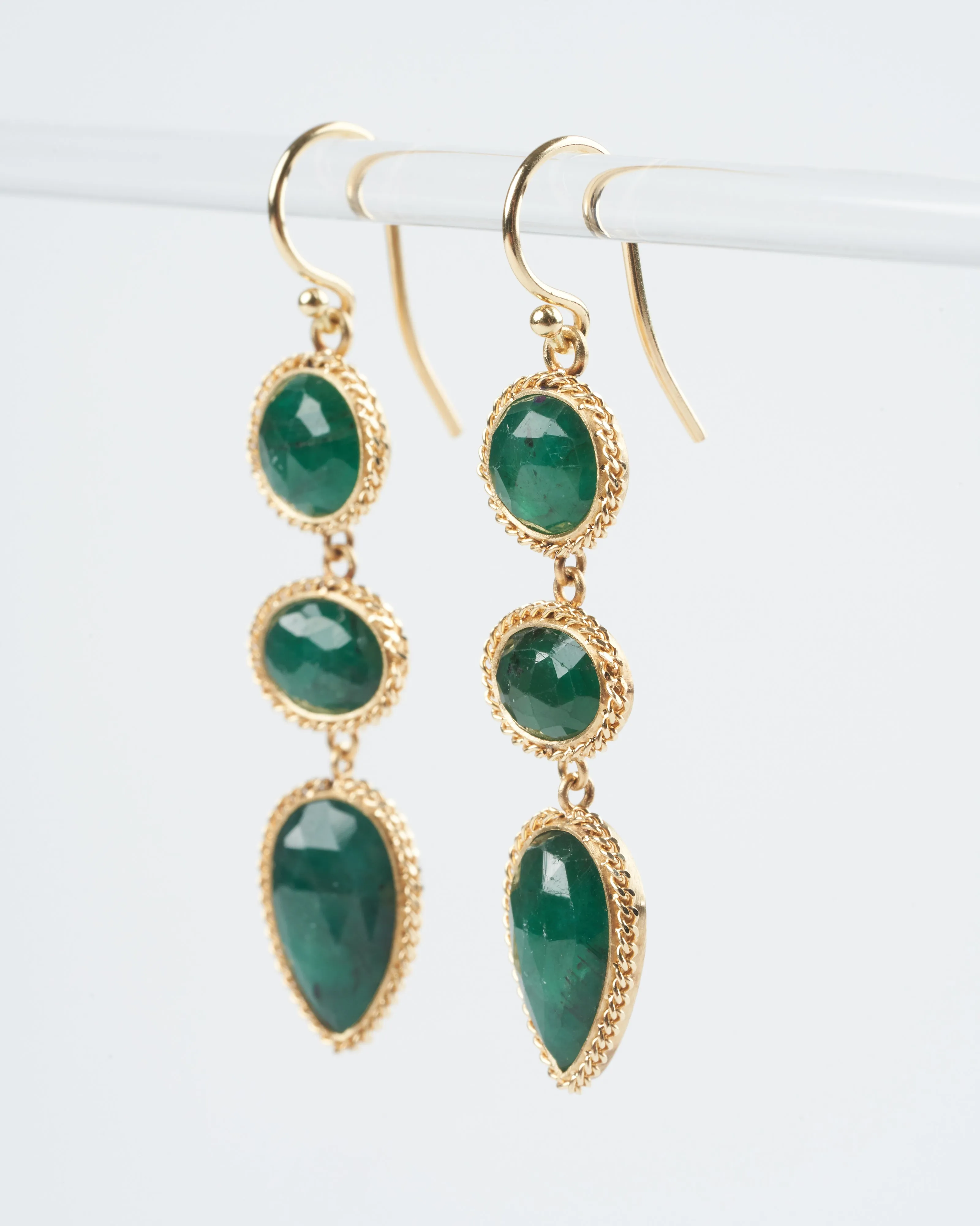 emerald drop earrings - green/ gold