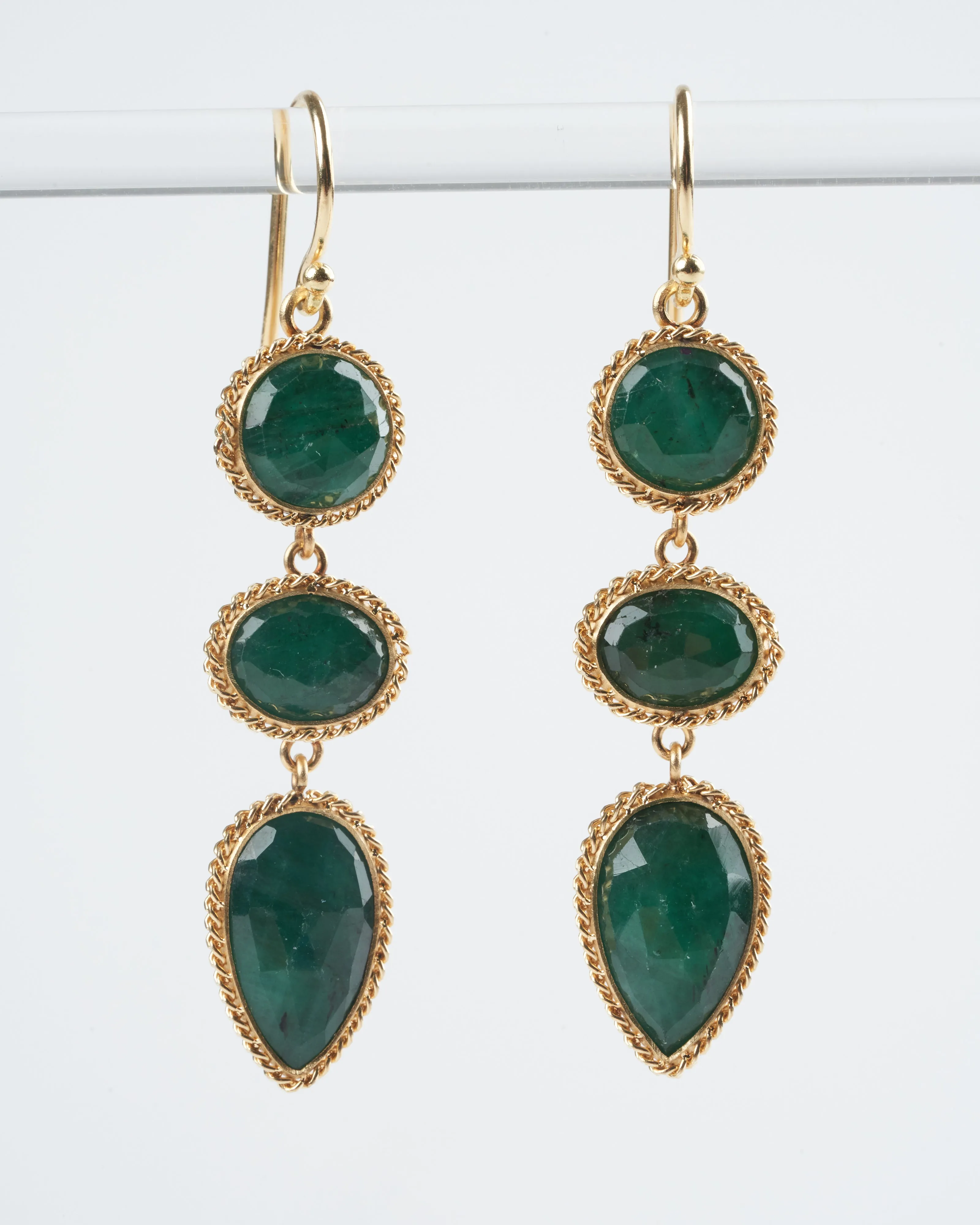 emerald drop earrings - green/ gold