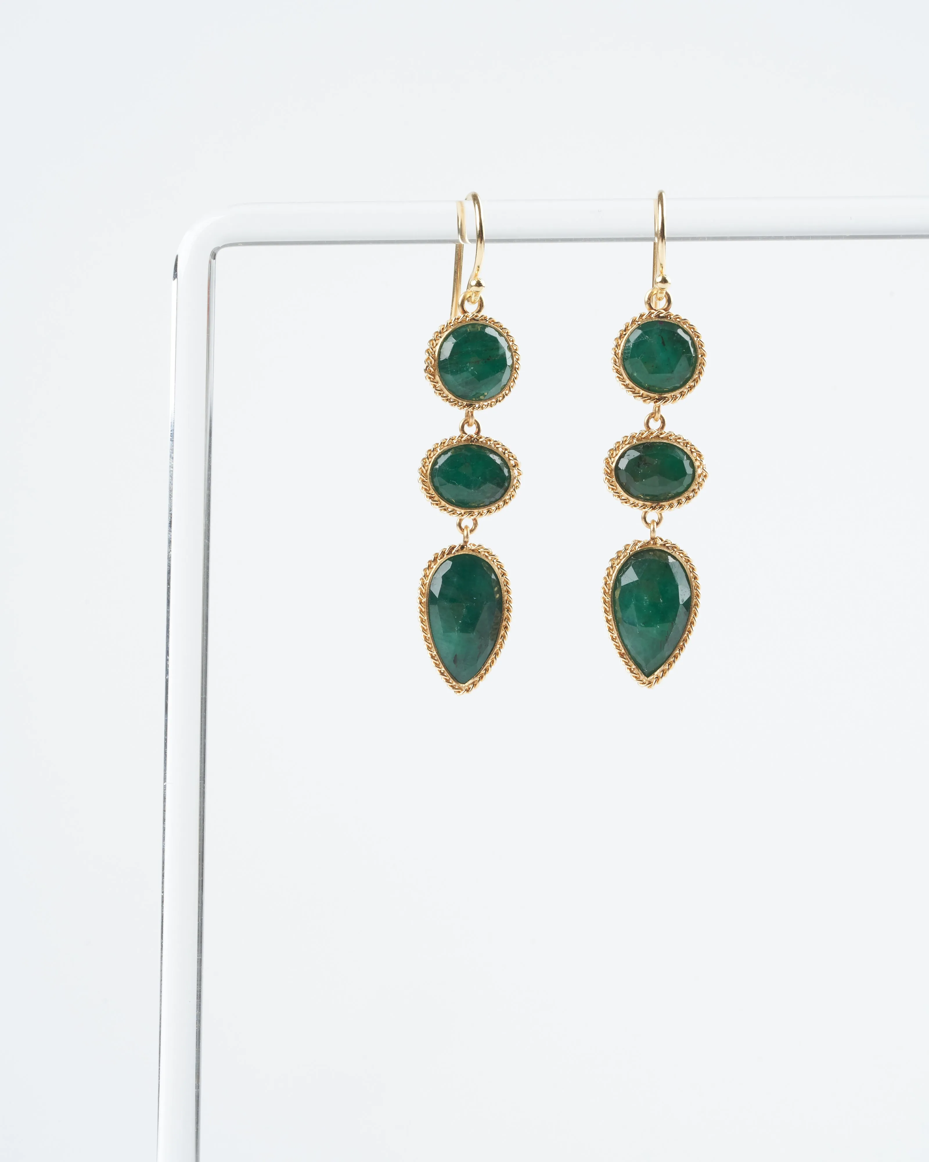 emerald drop earrings - green/ gold