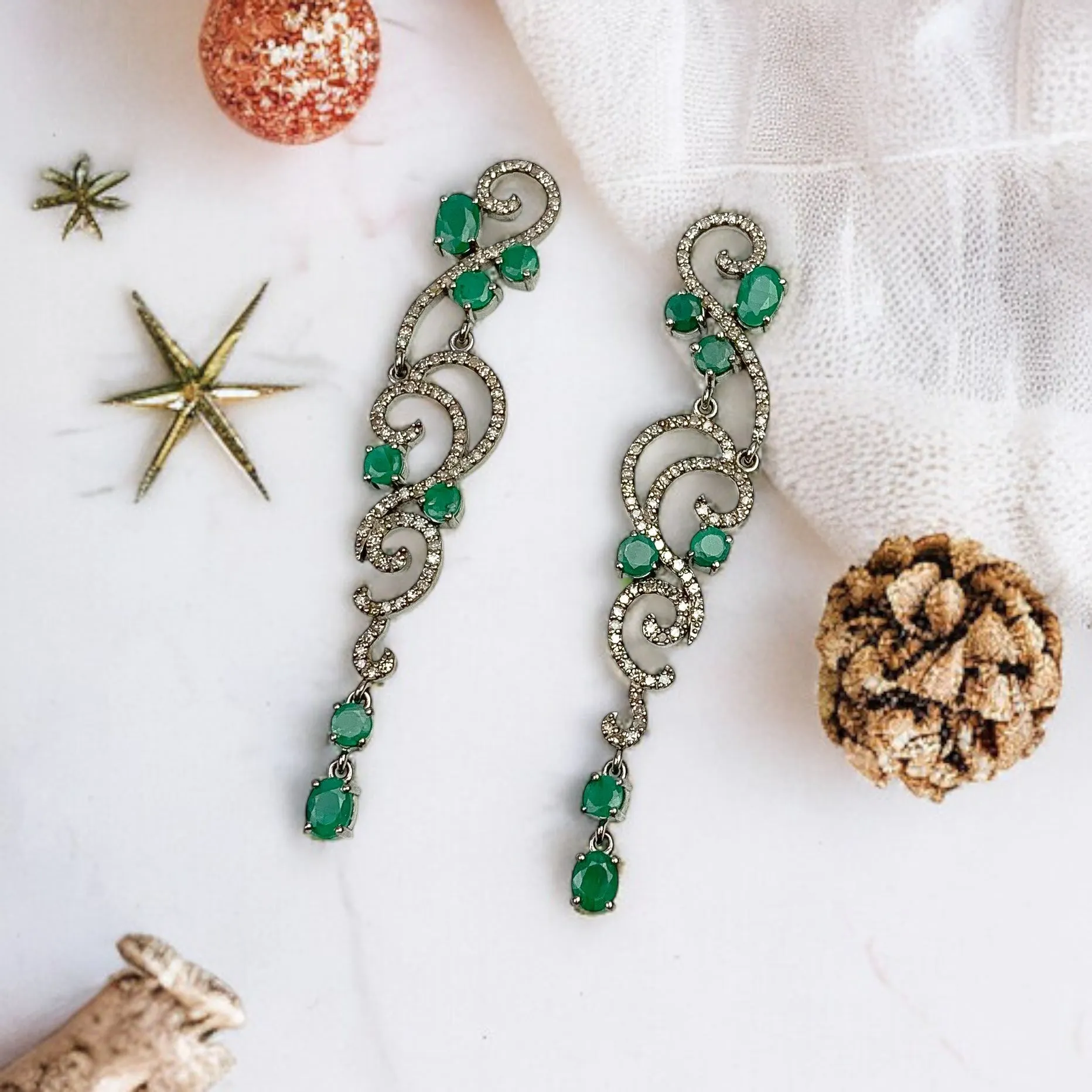 Emerald Swirl Earrings: Enchanting Elegance