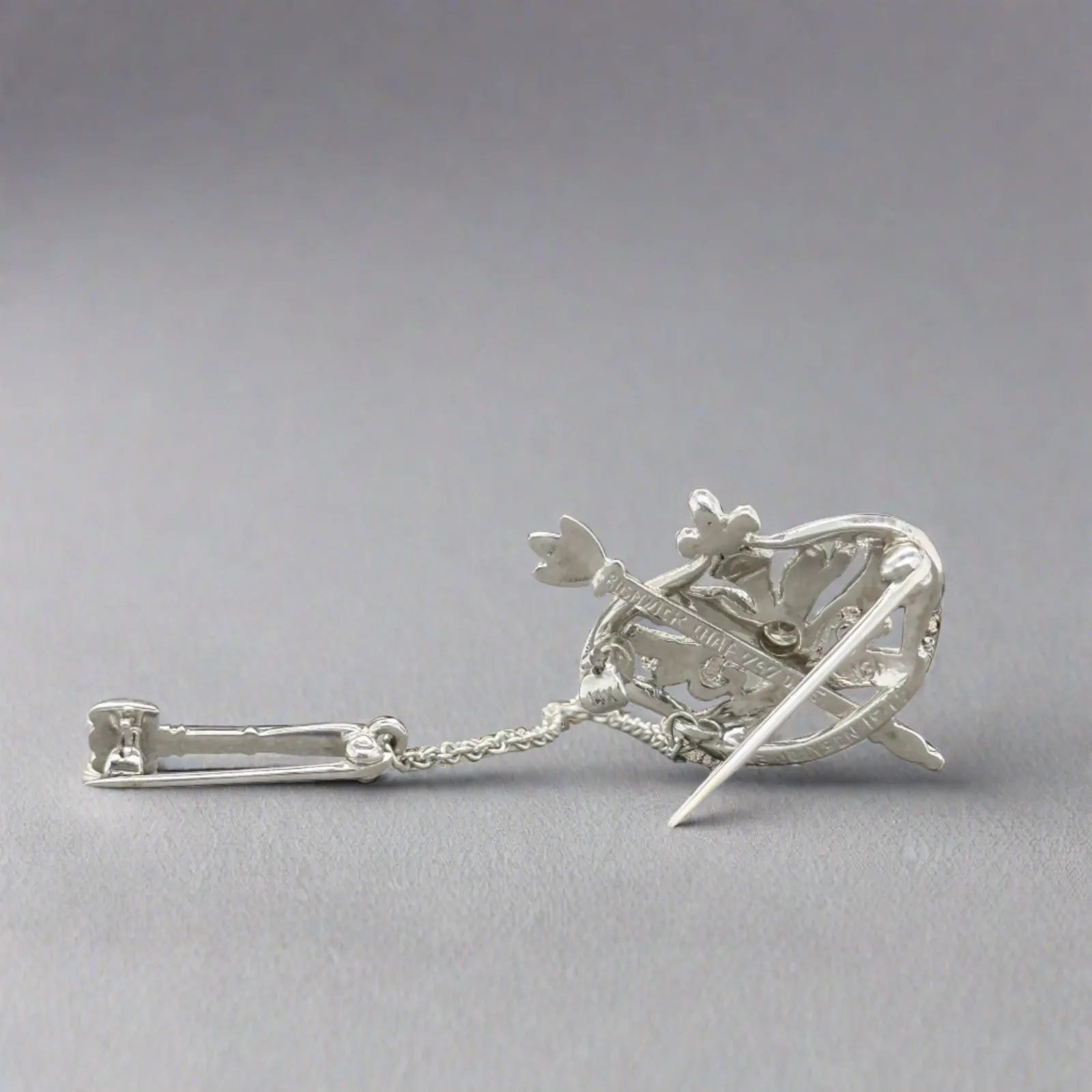Estate Vintage 14K W Gold 0.08cttw G/VS1 Diamond Crown & Sceptor Brooch