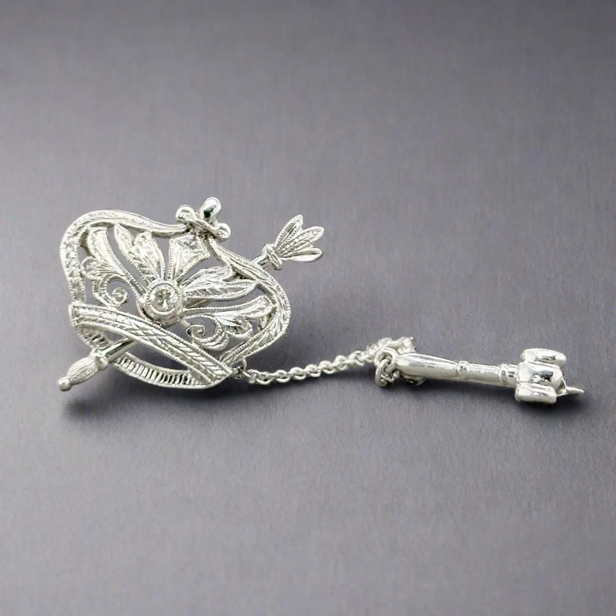 Estate Vintage 14K W Gold 0.08cttw G/VS1 Diamond Crown & Sceptor Brooch