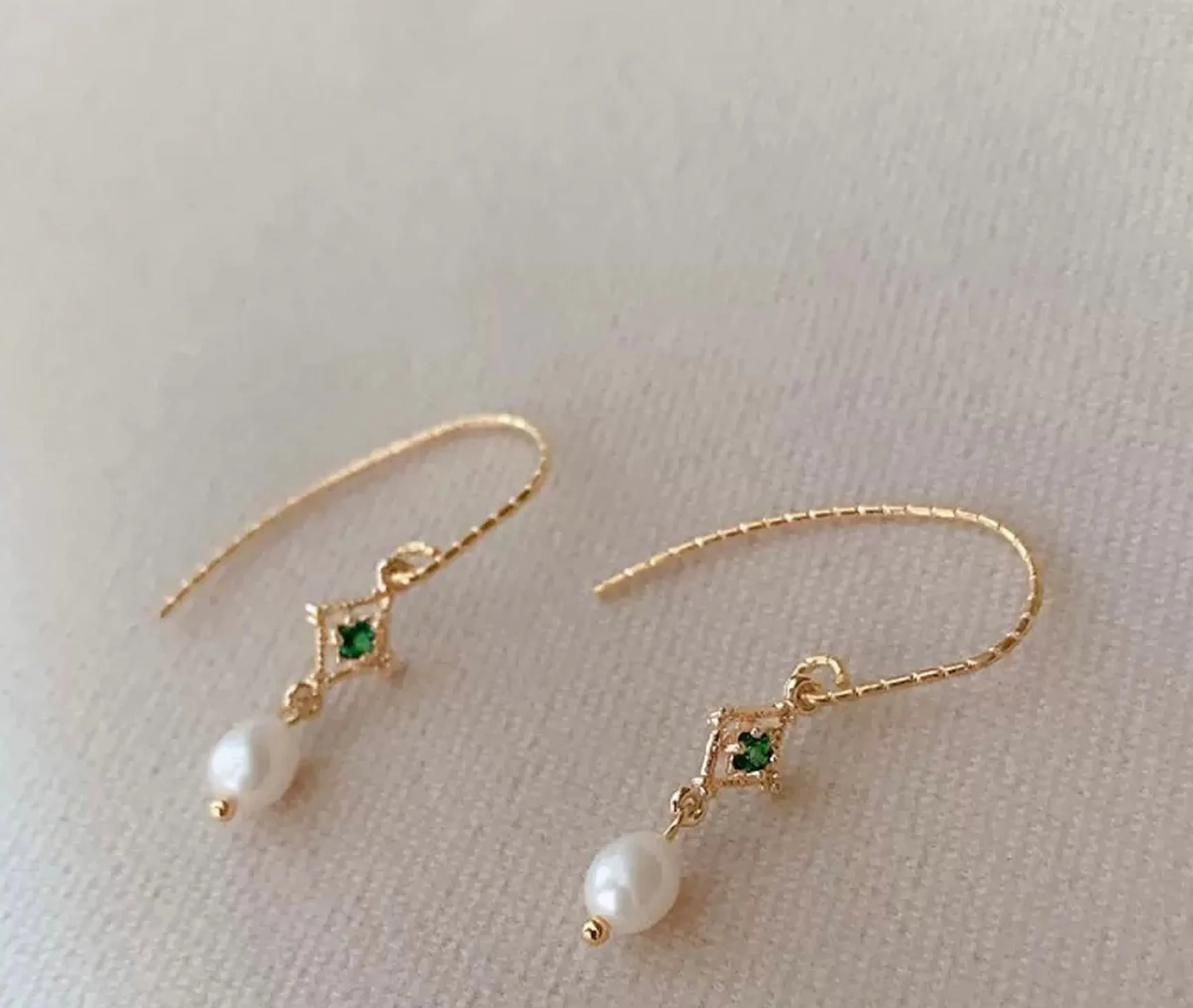 Green Emerald Pearl Dangle Gold Lace Earrings