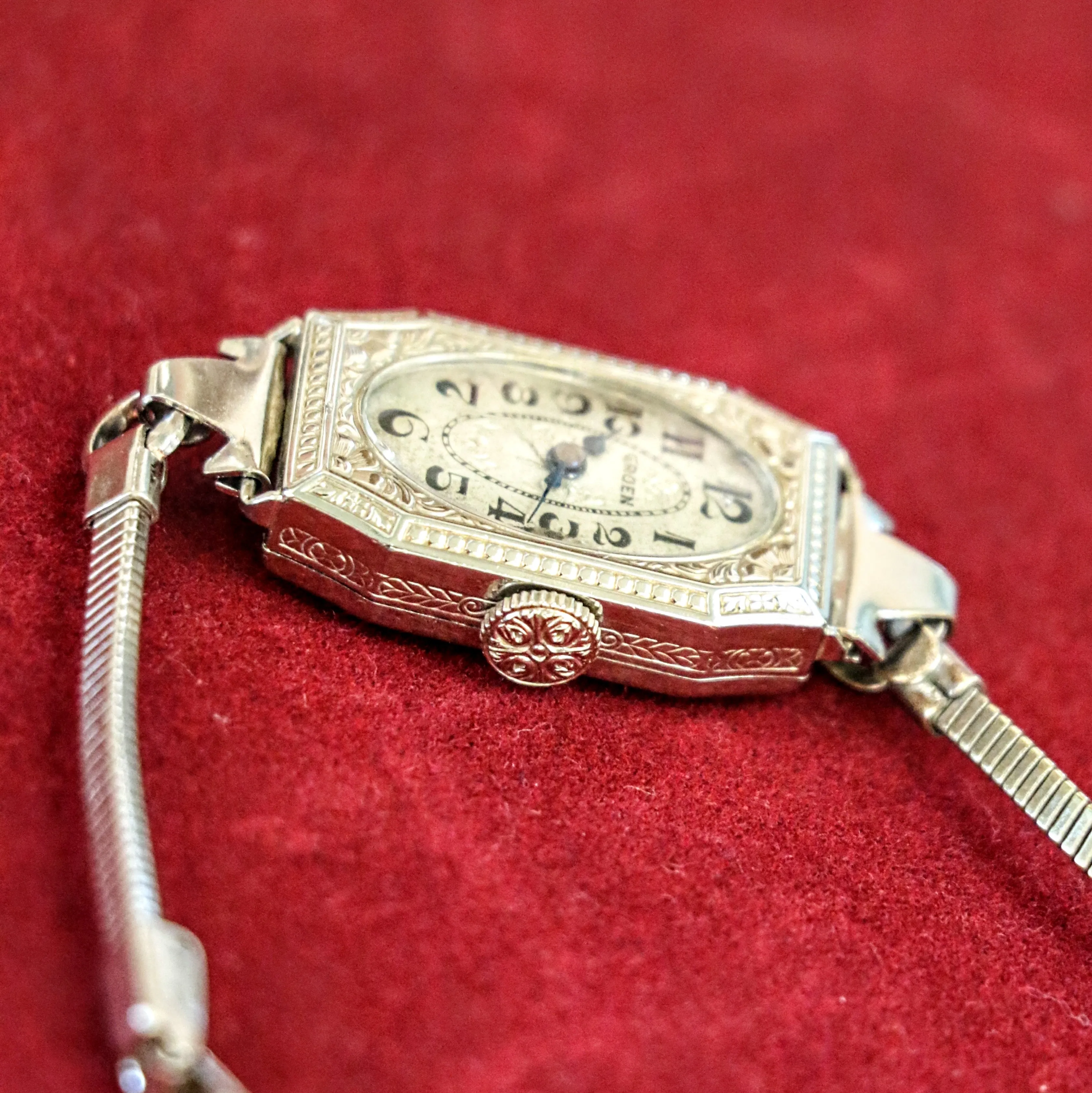 GRUEN Guild Art Deco Ladies Watch  Cal. 163 15 Jewels 3ADJ Swiss Made Vintage Wristwatch - ALL ORIGINAL