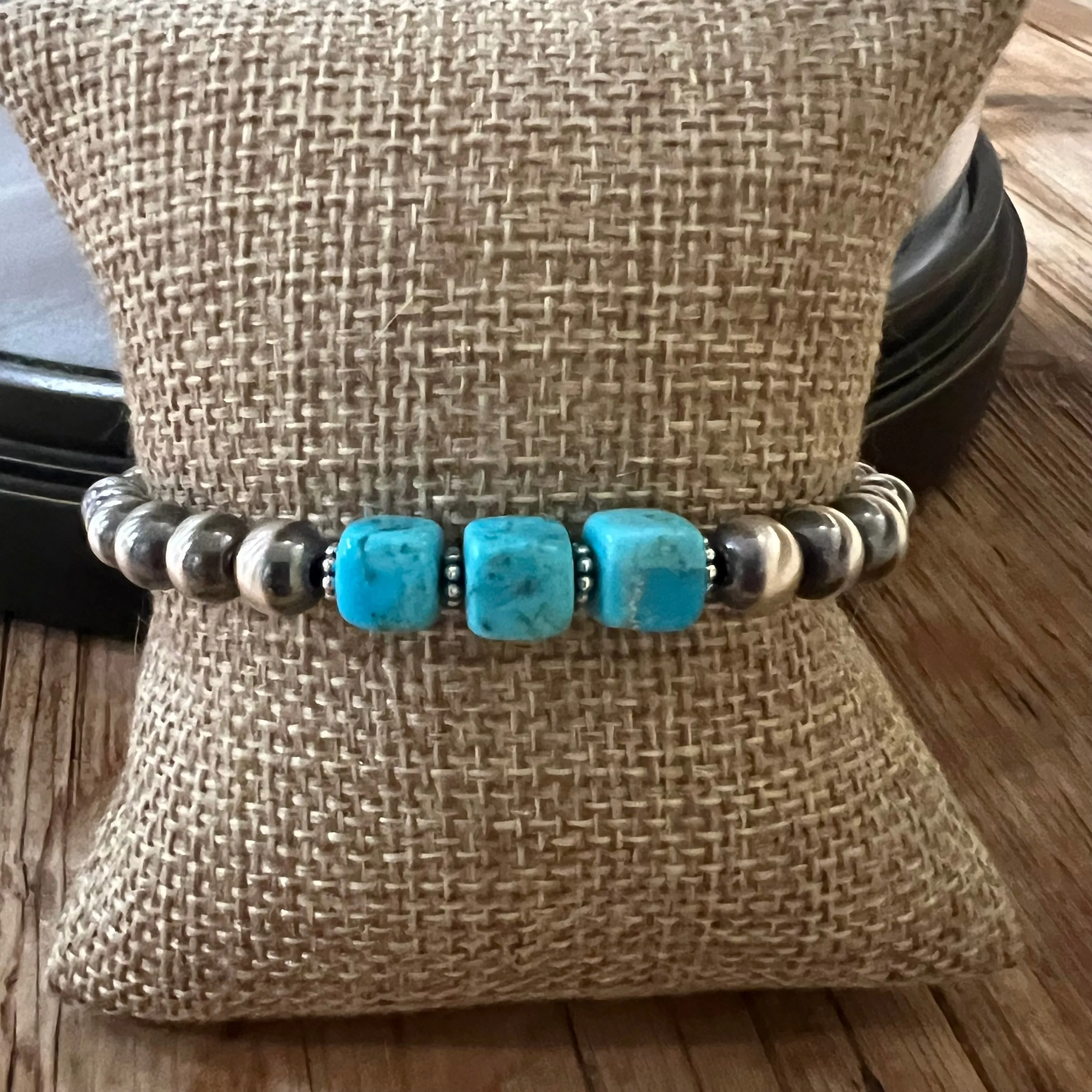 Kingman Turquoise Navajo Pearl Bracelet