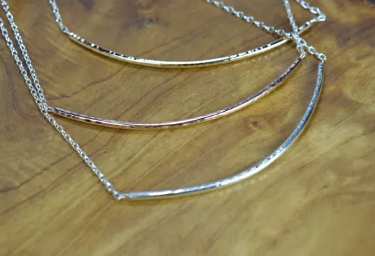 LATERAL FORGED BAR NECKLACE