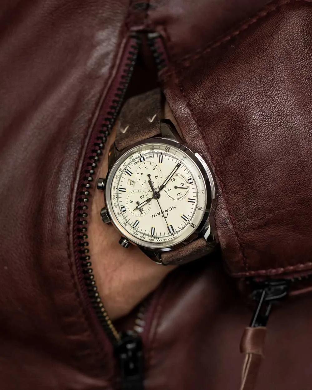 N2200S22C/C221 Freedom 60 Chrono 43MM