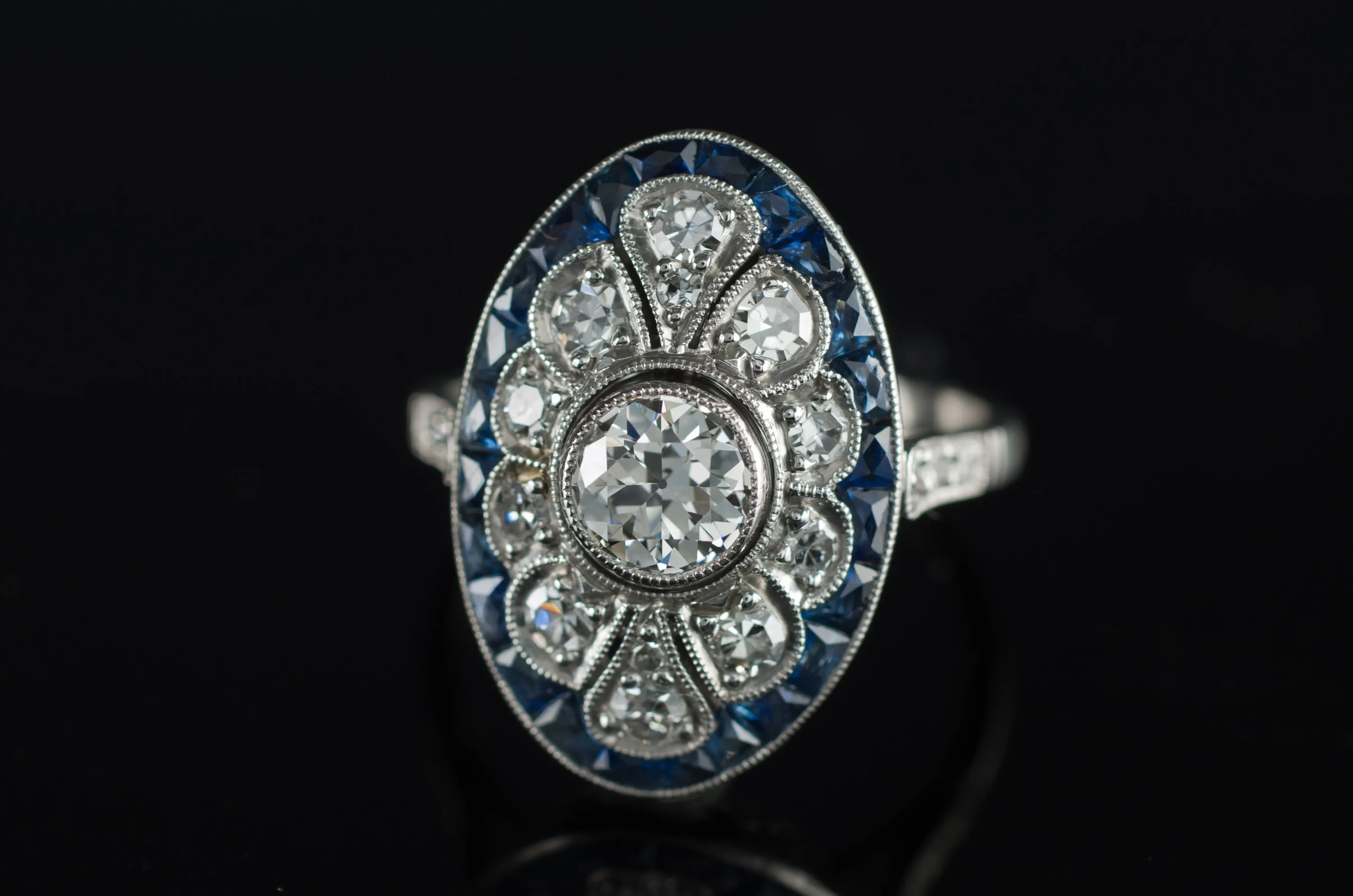 OEC DIAMOND AND SAPPHIRE RING IN PLATINUM