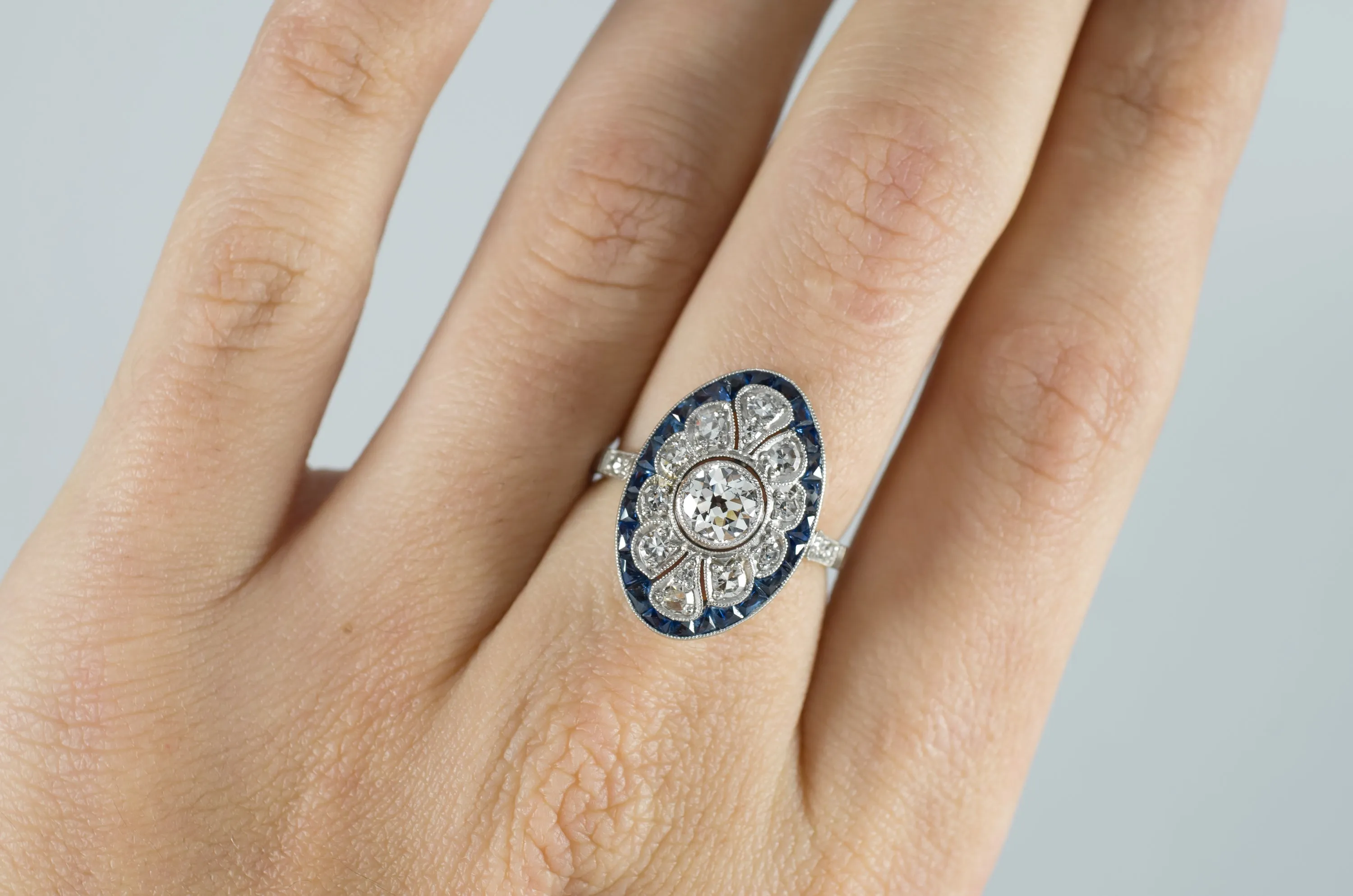 OEC DIAMOND AND SAPPHIRE RING IN PLATINUM