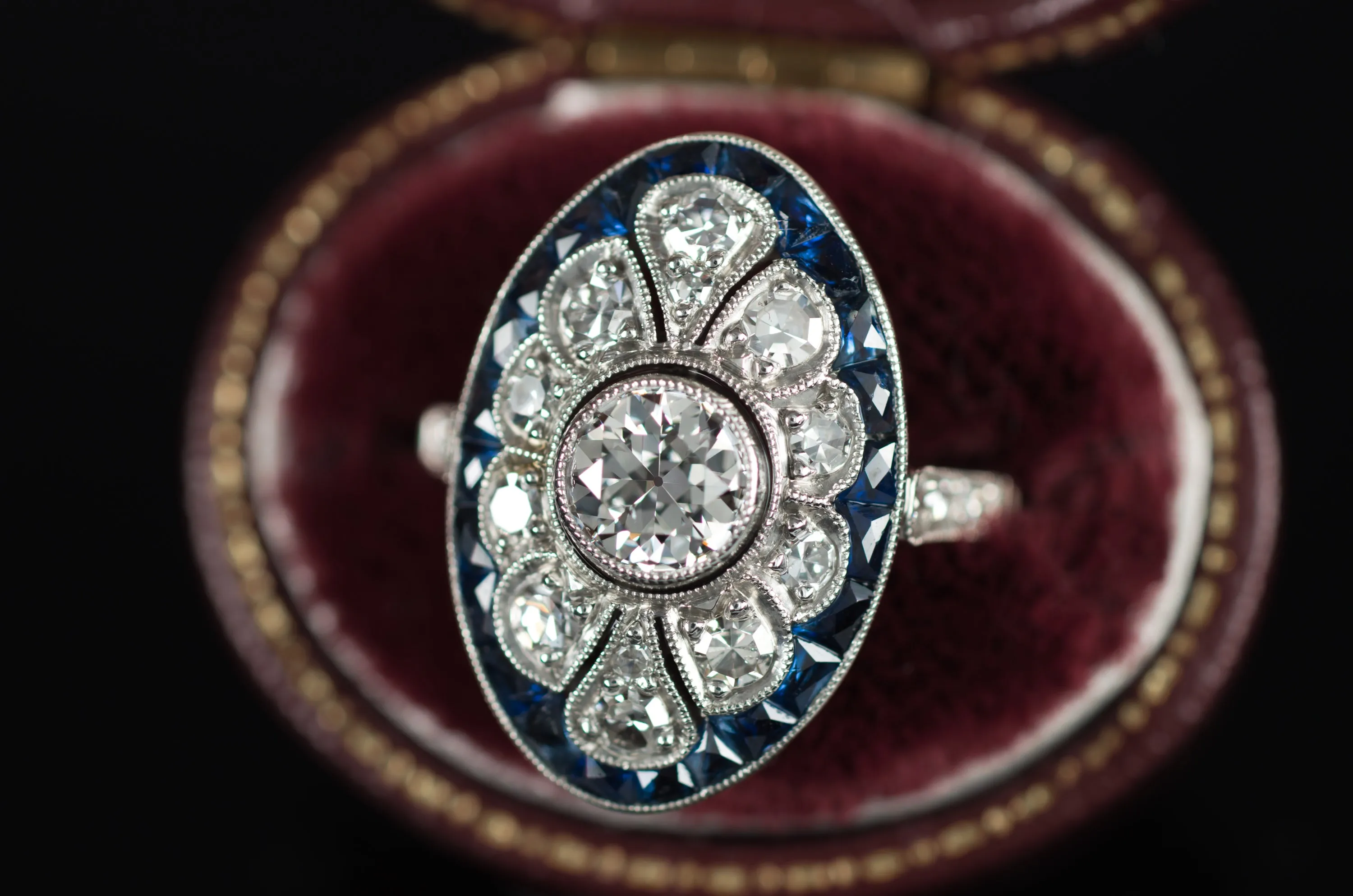 OEC DIAMOND AND SAPPHIRE RING IN PLATINUM