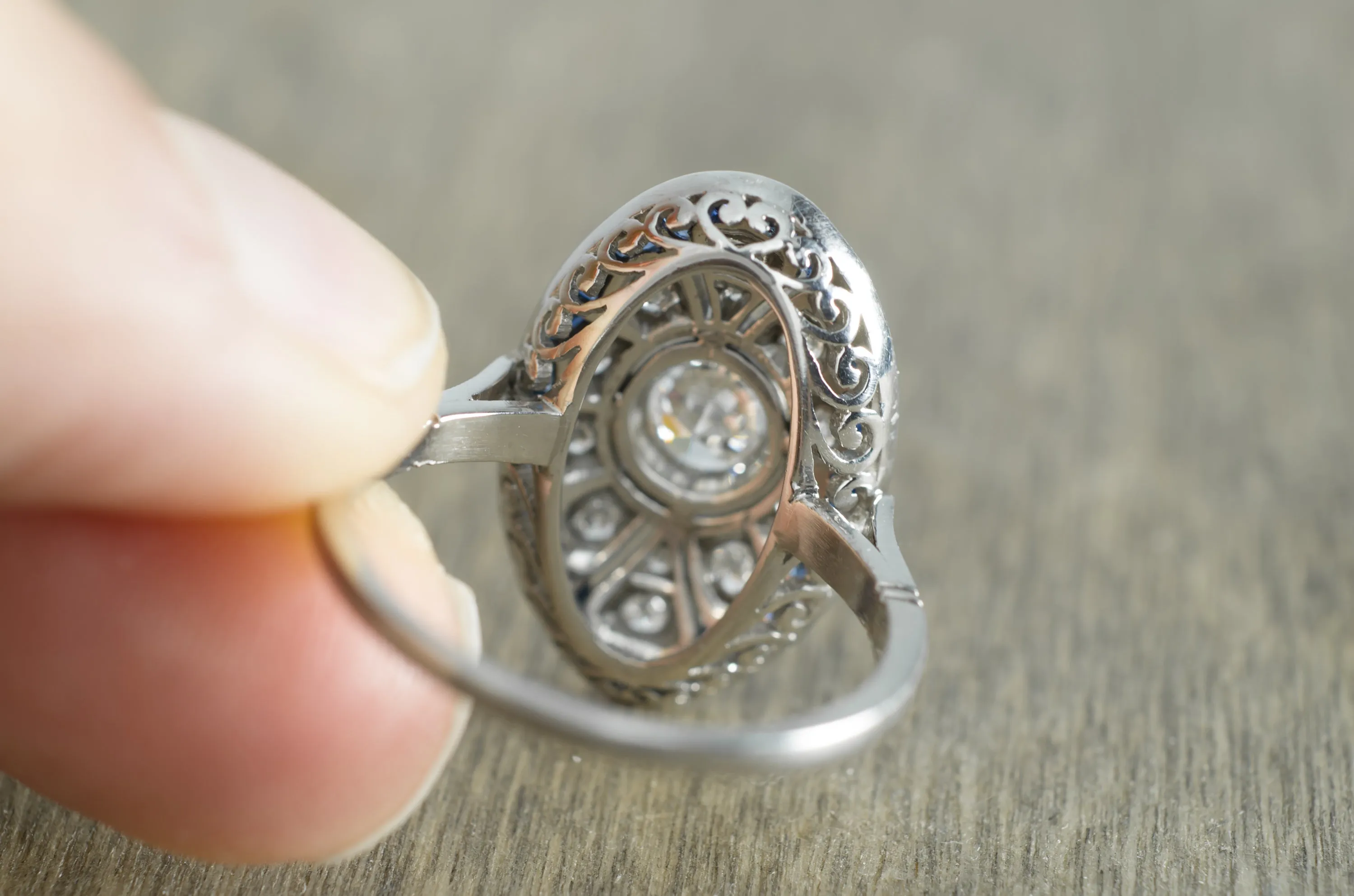 OEC DIAMOND AND SAPPHIRE RING IN PLATINUM