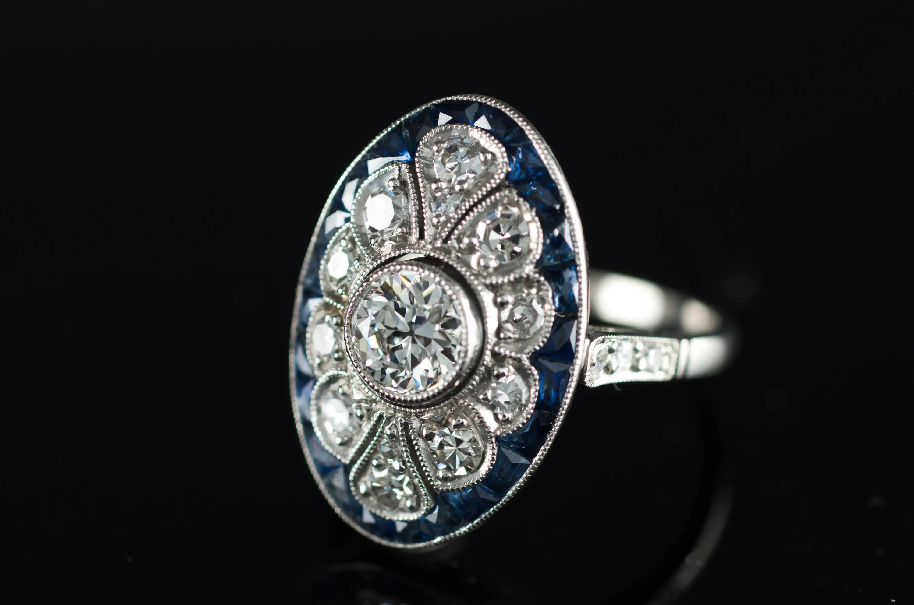 OEC DIAMOND AND SAPPHIRE RING IN PLATINUM