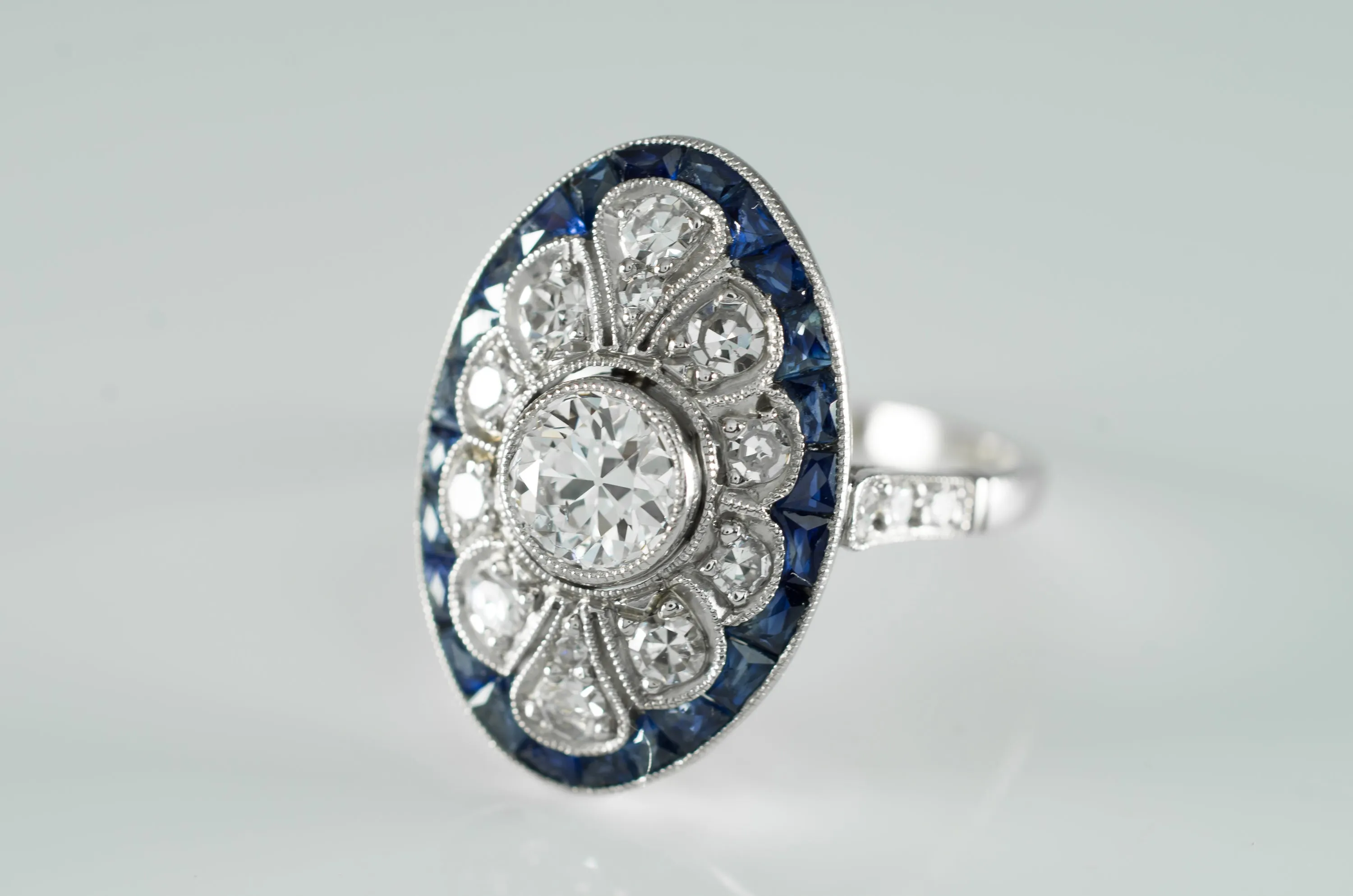 OEC DIAMOND AND SAPPHIRE RING IN PLATINUM