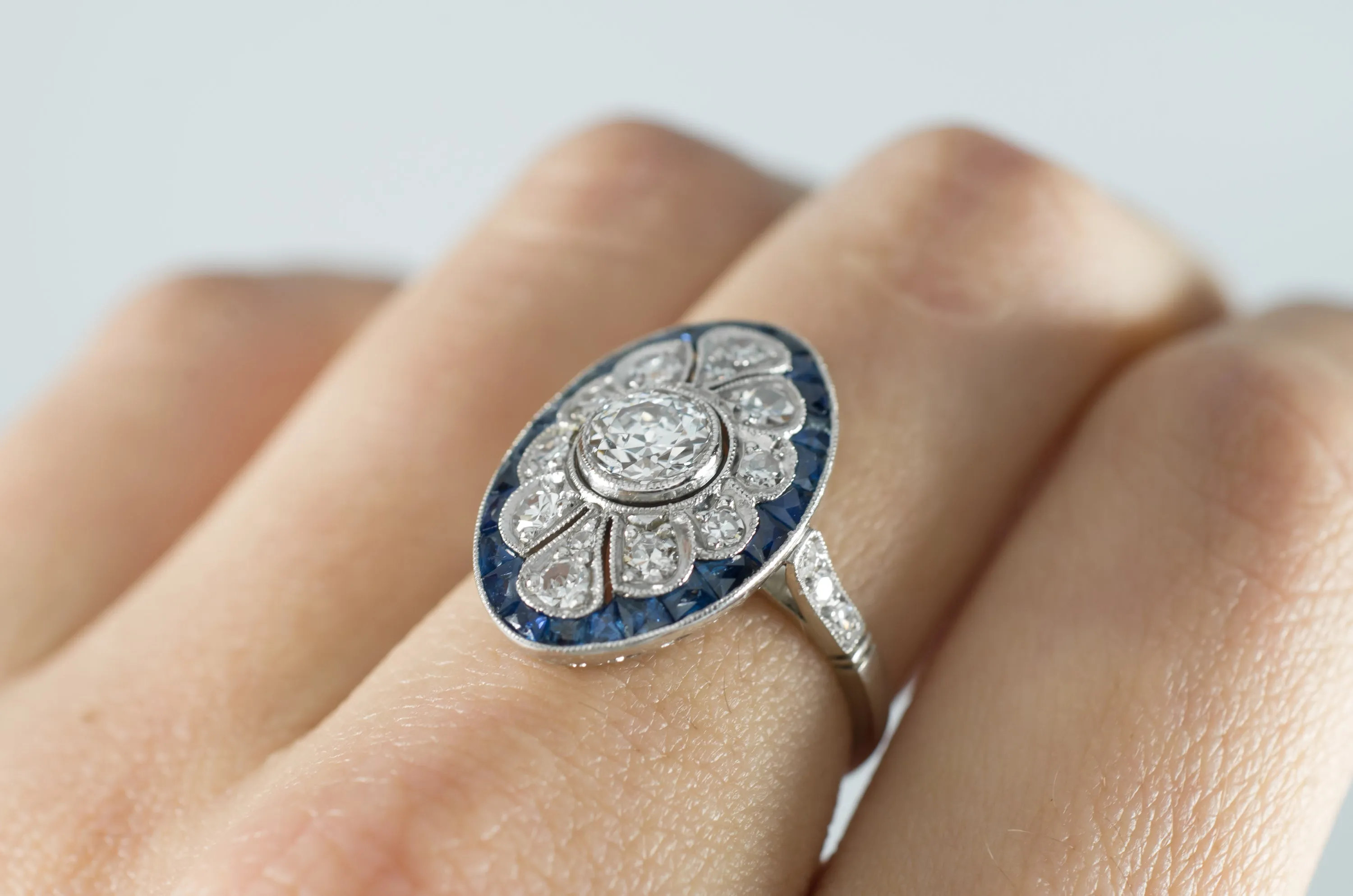 OEC DIAMOND AND SAPPHIRE RING IN PLATINUM