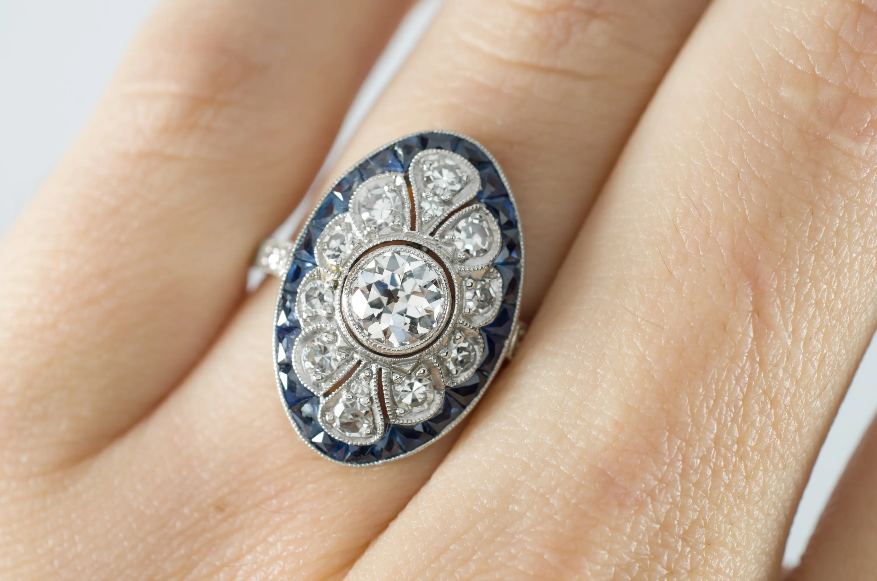 OEC DIAMOND AND SAPPHIRE RING IN PLATINUM
