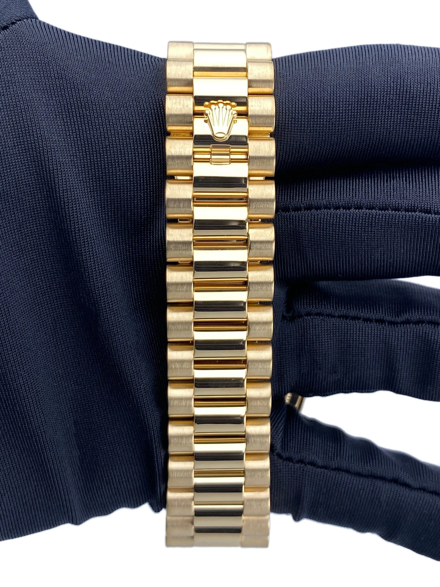 Rolex Day-Date 118238 Diamond Champagne Dial Mens Watch Box Papers