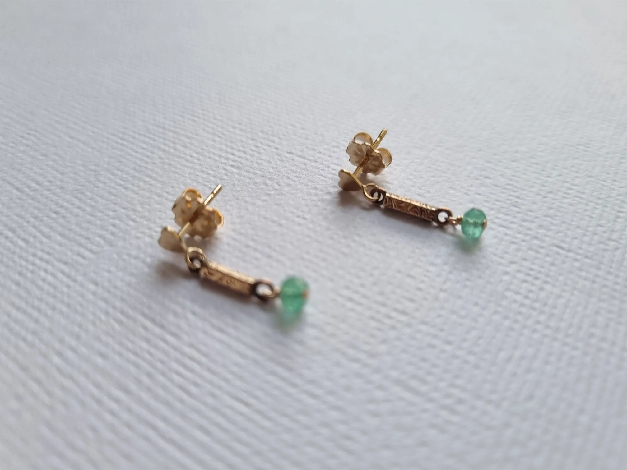the tiny earrings | antique link emerald earrings