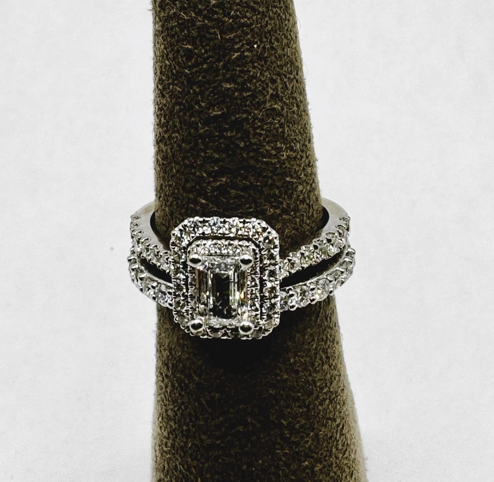 Vera Wang Love GIA Certified Center Stone Diamond Bridal Ring Set Approx 1.7 CT. T.W.  Pre-owned Item #391043