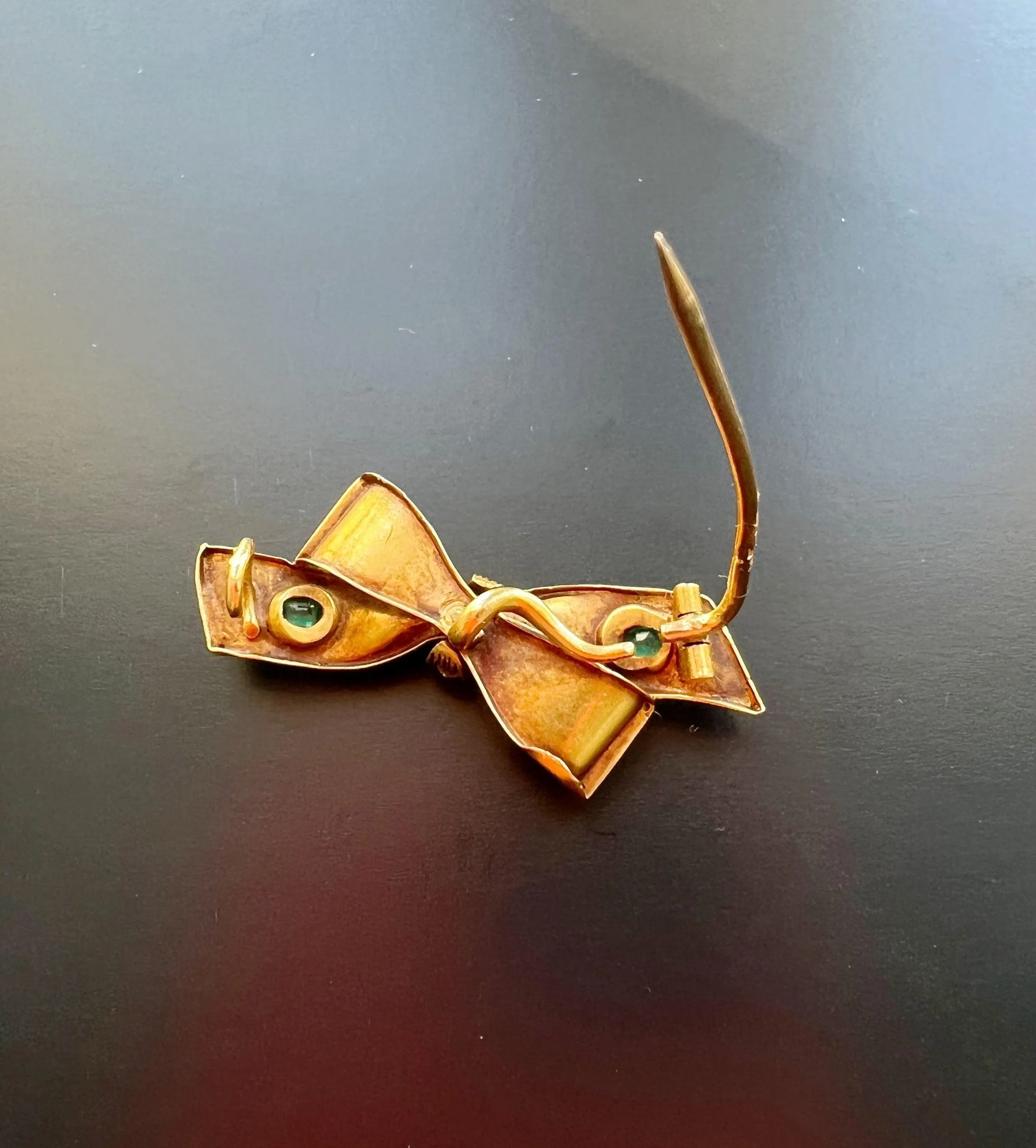 Very sweet antique 18K gold emerald diamond bow brooch