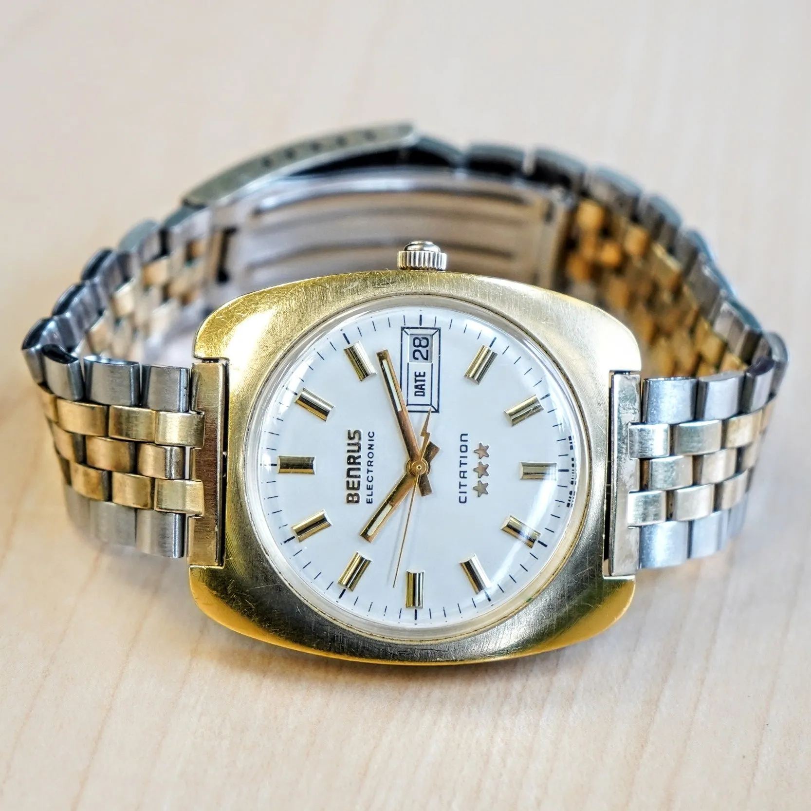 Vintage BENRUS Electronic Watch Citation *** Wristwatch Date Cushion Case Original Bracelet