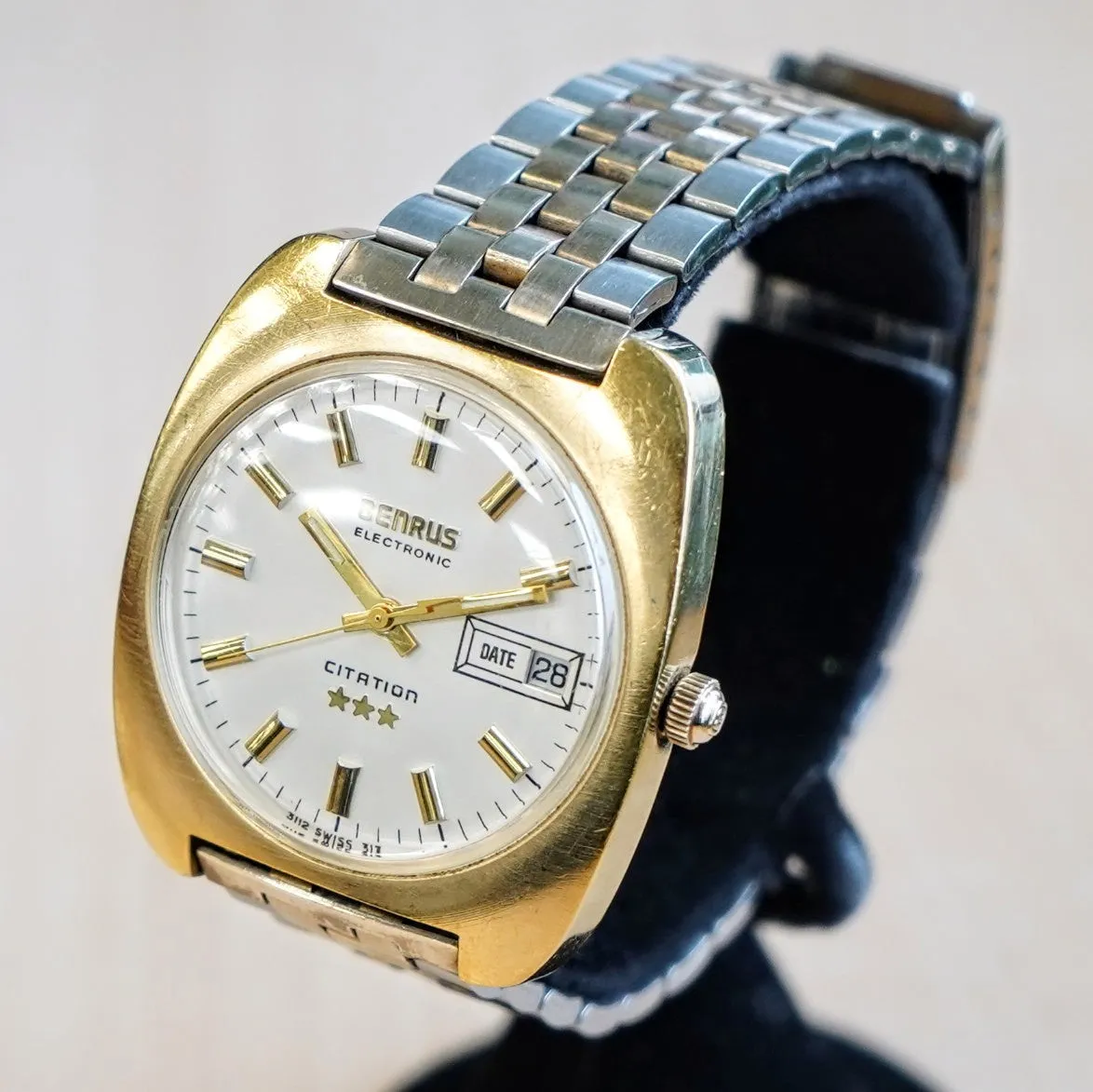 Vintage BENRUS Electronic Watch Citation *** Wristwatch Date Cushion Case Original Bracelet