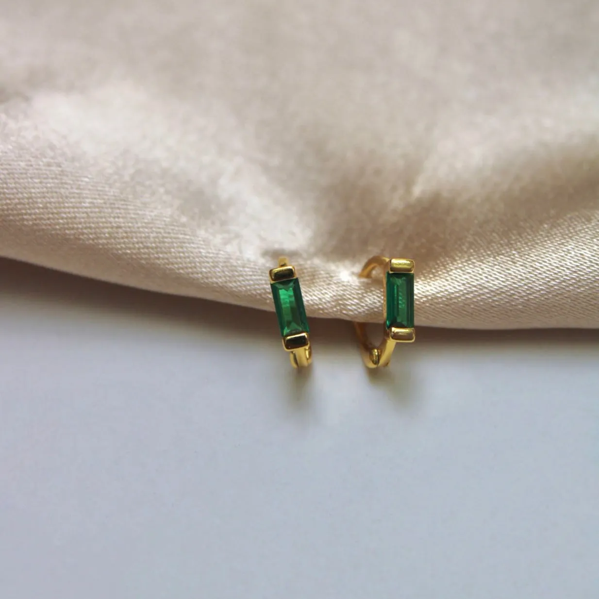 Zella Mini Huggie Earrings (Emerald)